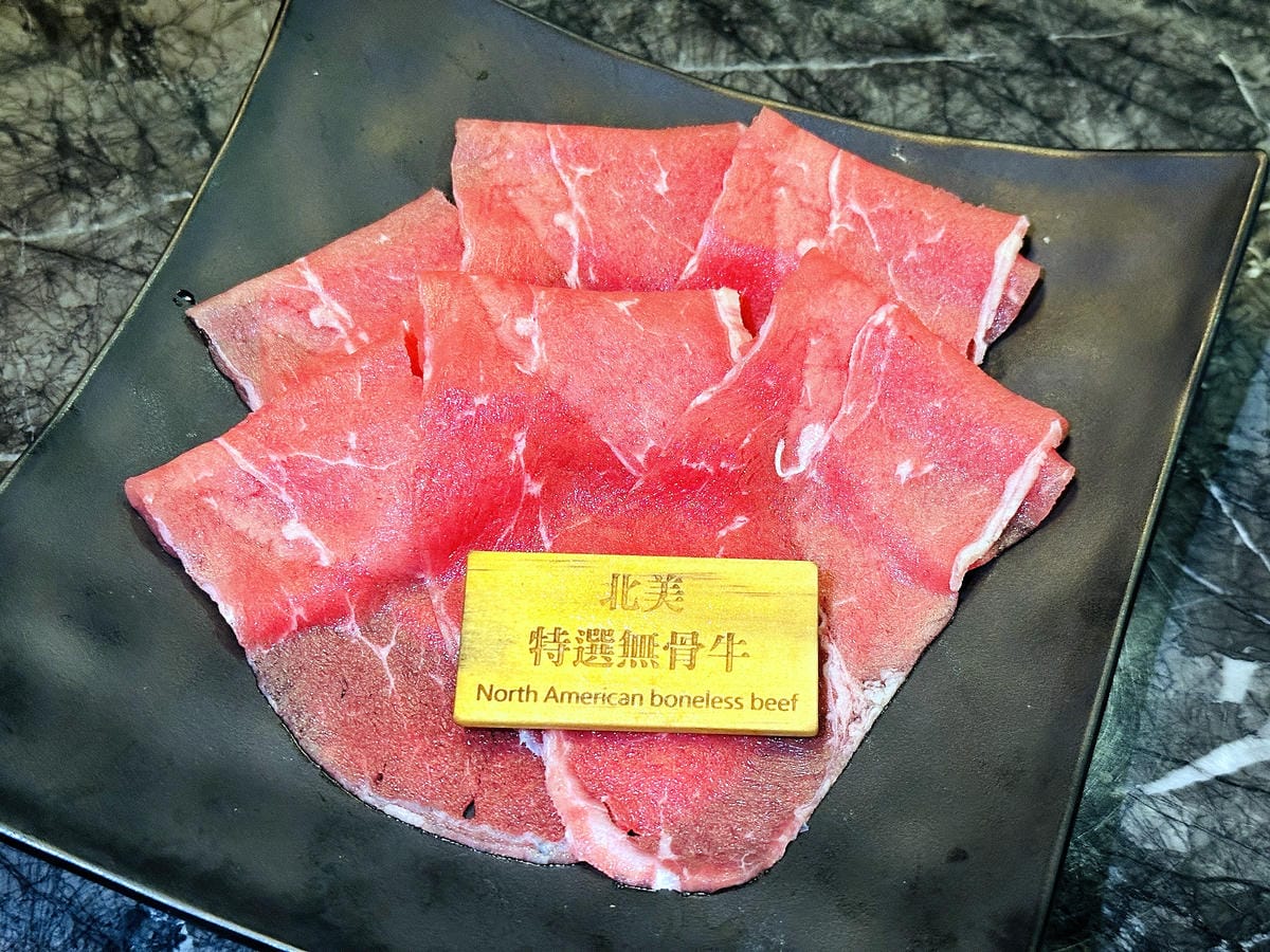 松江南京麻辣火鍋【石‧撈麻辣鴛鴦鍋】和牛火鍋吃到飽,生啤酒