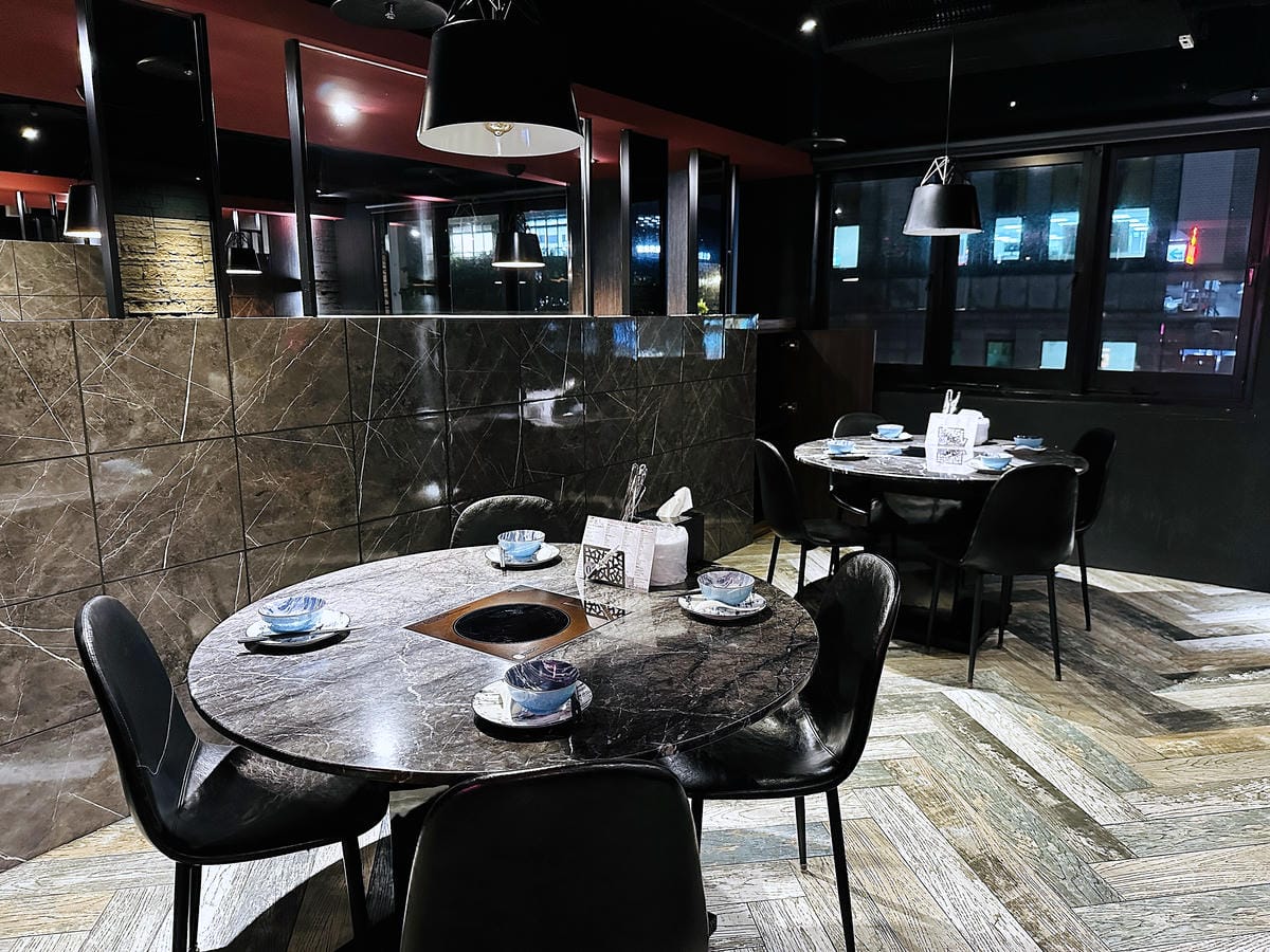 松江南京麻辣火鍋【石‧撈麻辣鴛鴦鍋】和牛火鍋吃到飽,生啤酒