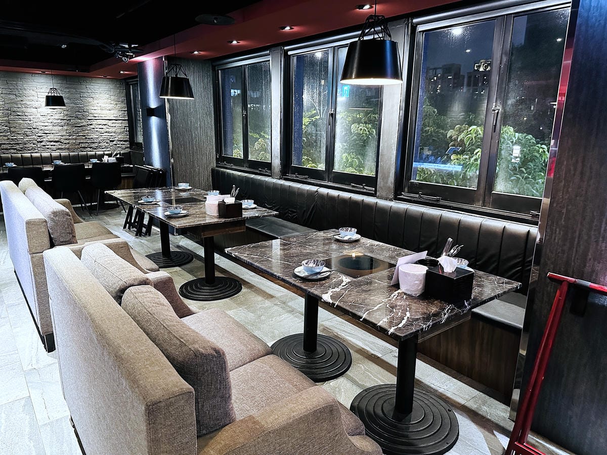 松江南京麻辣火鍋【石‧撈麻辣鴛鴦鍋】和牛火鍋吃到飽,生啤酒