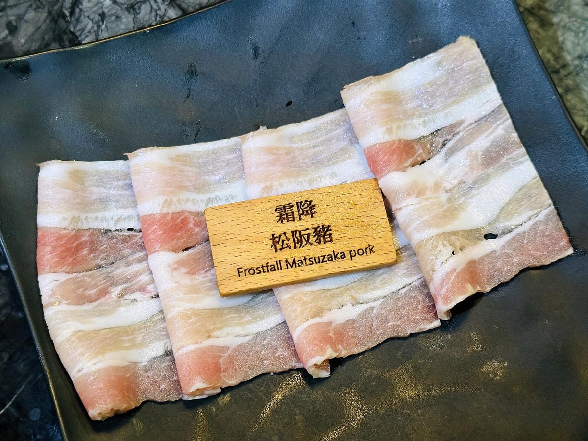 松江南京麻辣火鍋【石‧撈麻辣鴛鴦鍋】和牛火鍋吃到飽,生啤酒