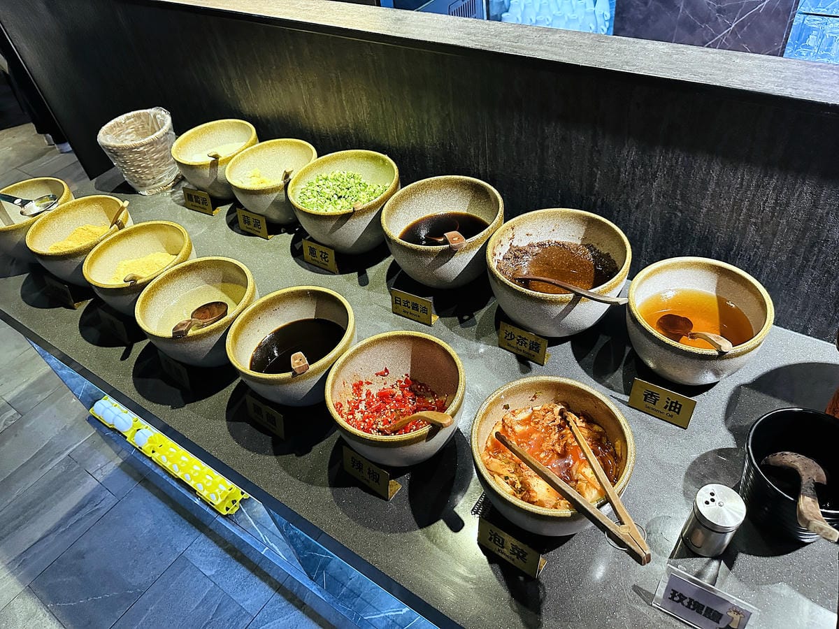 松江南京麻辣火鍋【石‧撈麻辣鴛鴦鍋】和牛火鍋吃到飽,生啤酒