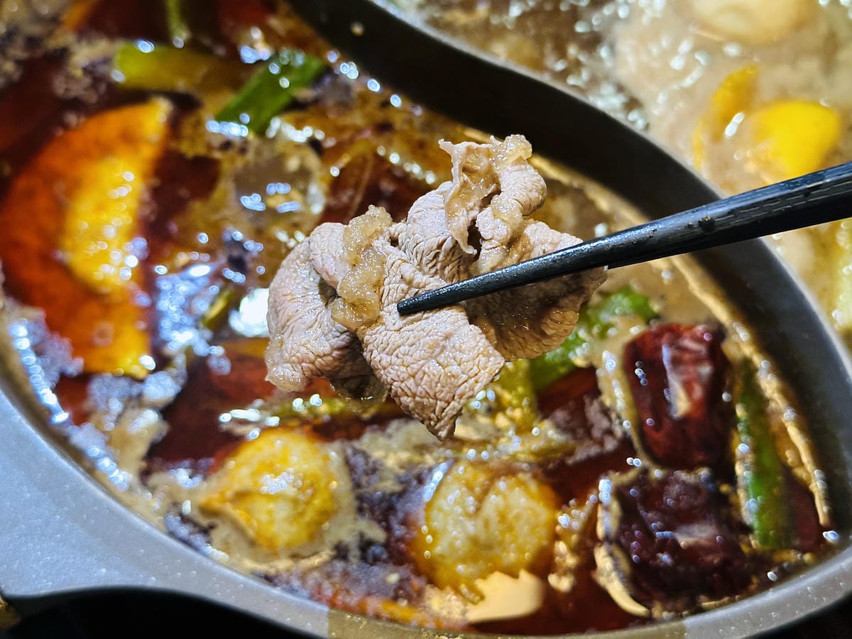 松江南京麻辣火鍋【石‧撈麻辣鴛鴦鍋】和牛火鍋吃到飽,生啤酒
