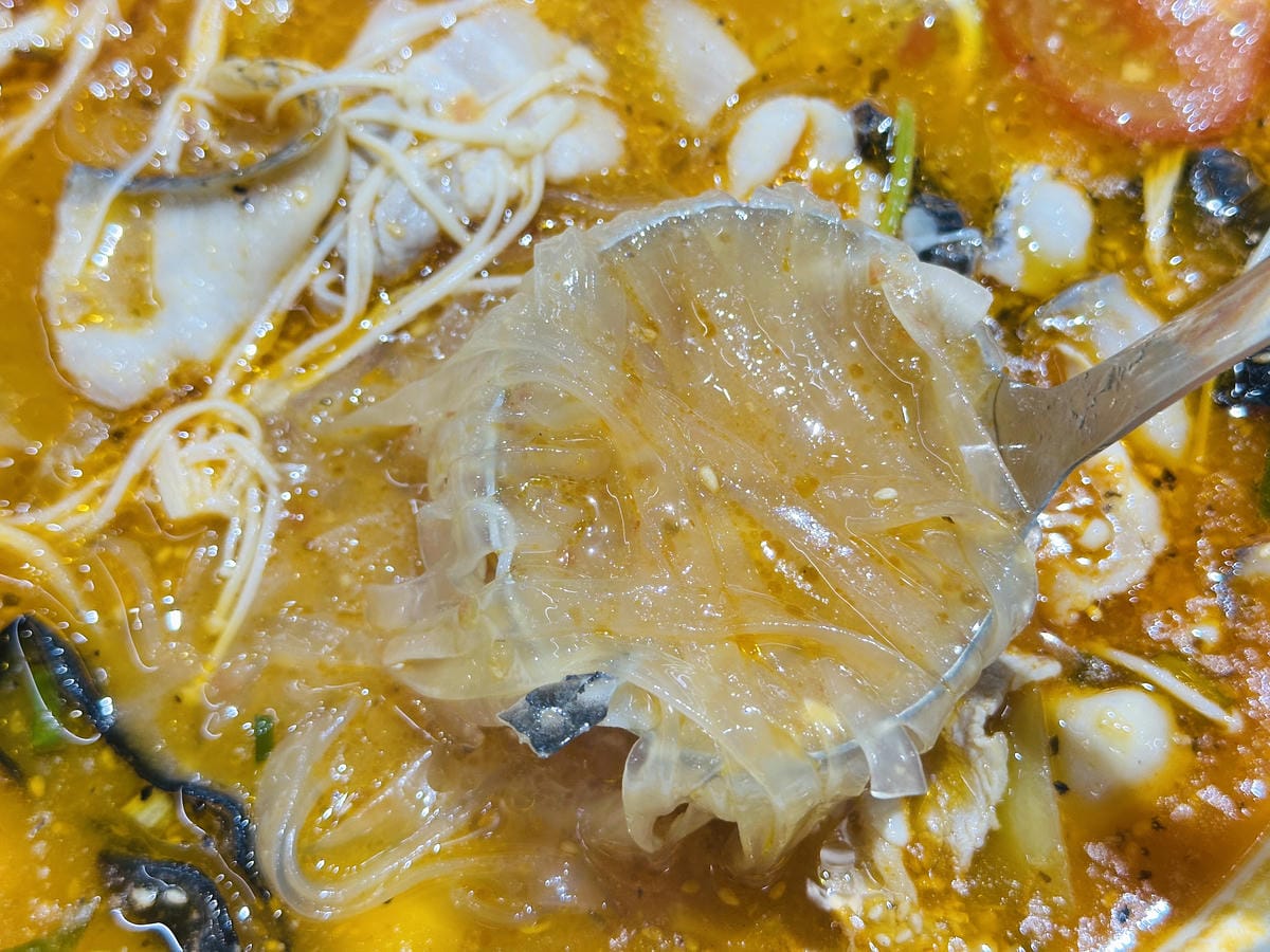 【狂一鍋酸菜魚 台北西門店】爆紅的『年輕時尚酸菜魚』,品狂一