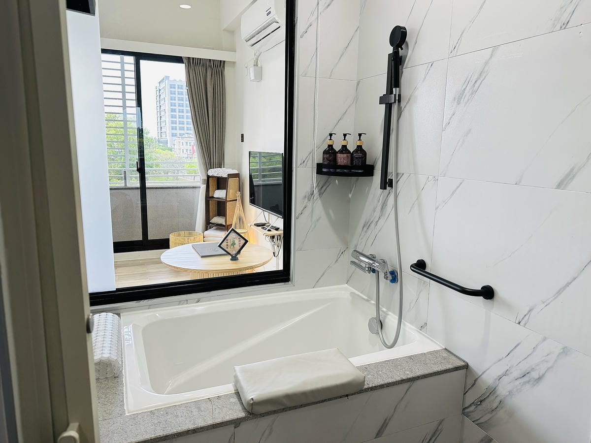 【安平胡桃民宿】台南安平包棟民宿推薦!帶你體驗獨特景觀泡腳池