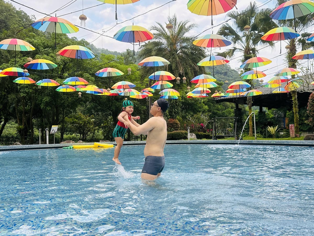 【鳳梨屋水上莊園】宜蘭員山超人氣親子景點!一泊三食住進落羽松