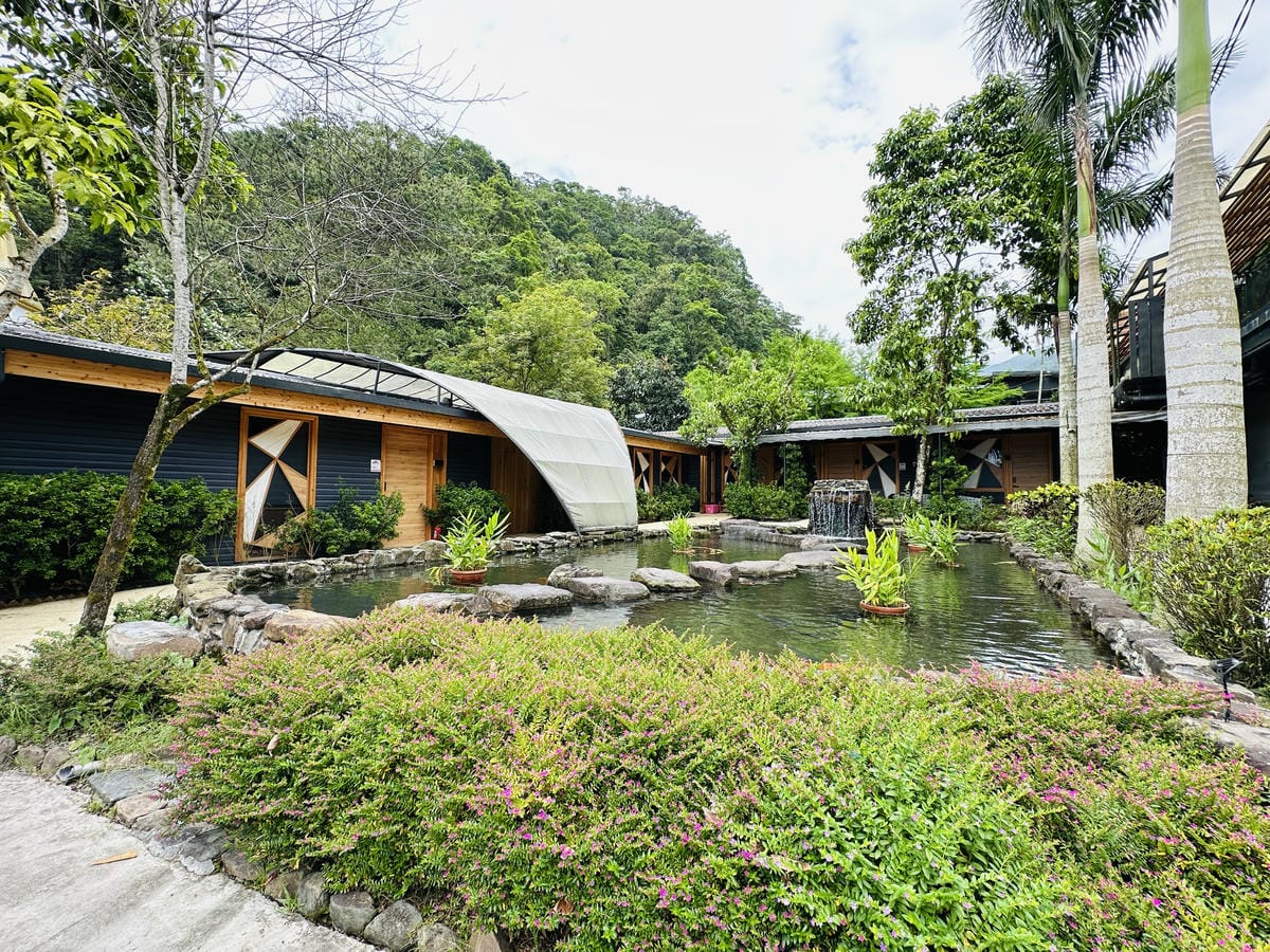 【鳳梨屋水上莊園】宜蘭員山超人氣親子景點!一泊三食住進落羽松