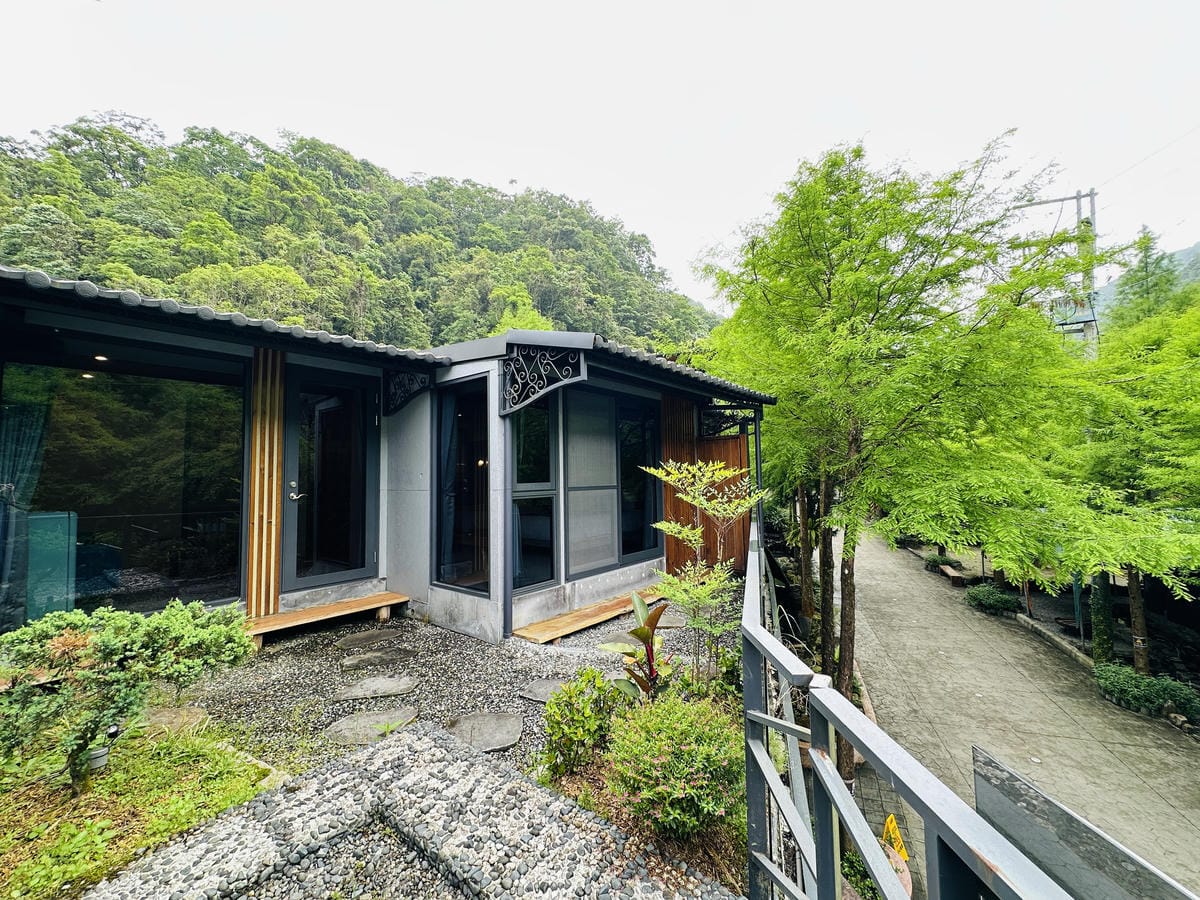 【鳳梨屋水上莊園】宜蘭員山超人氣親子景點!一泊三食住進落羽松