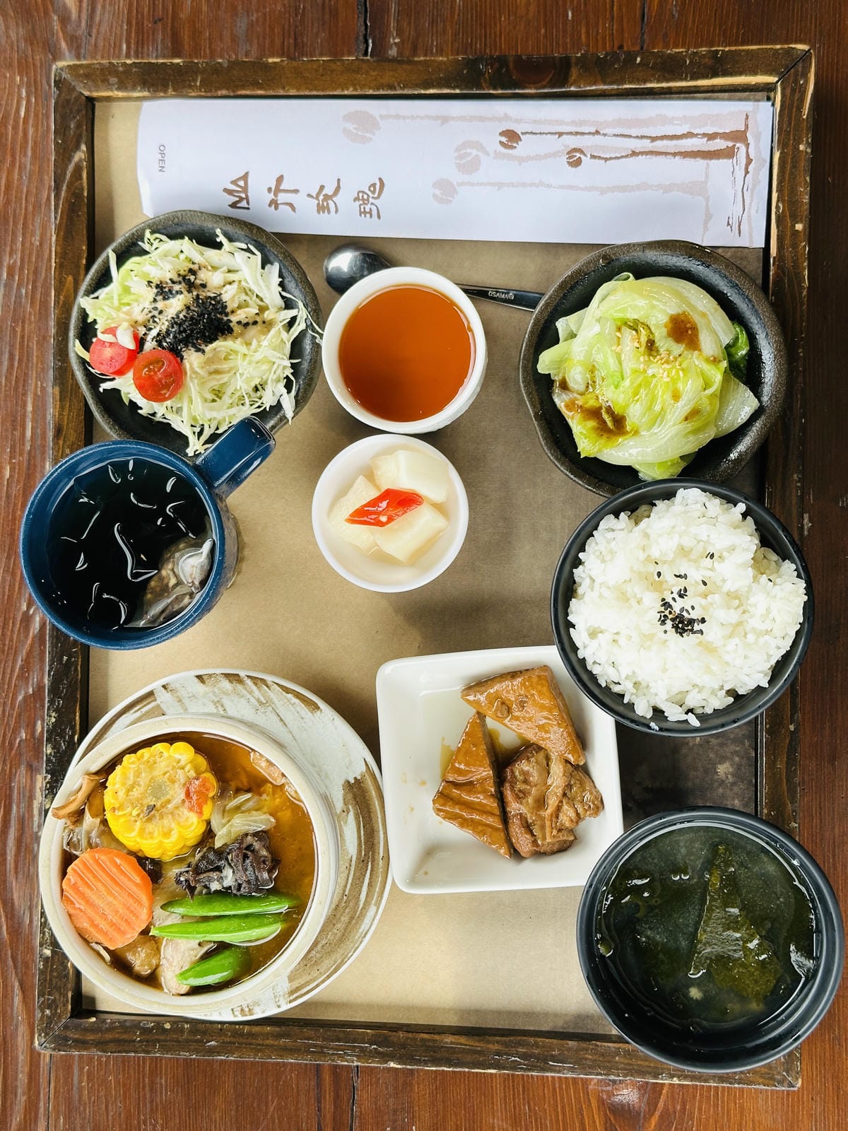 【山行寄野山行玫瑰】苗栗南庄山林秘境民宿與景觀咖啡廳,靜謐