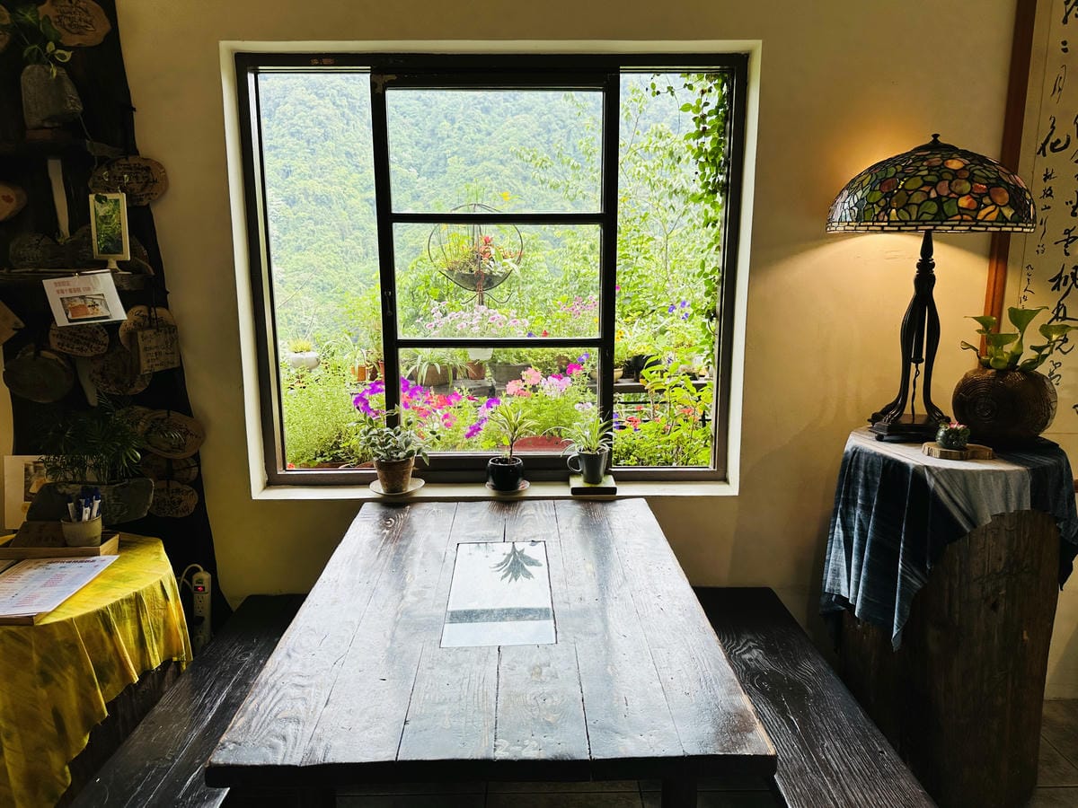 【山行寄野山行玫瑰】苗栗南庄山林秘境民宿與景觀咖啡廳,靜謐