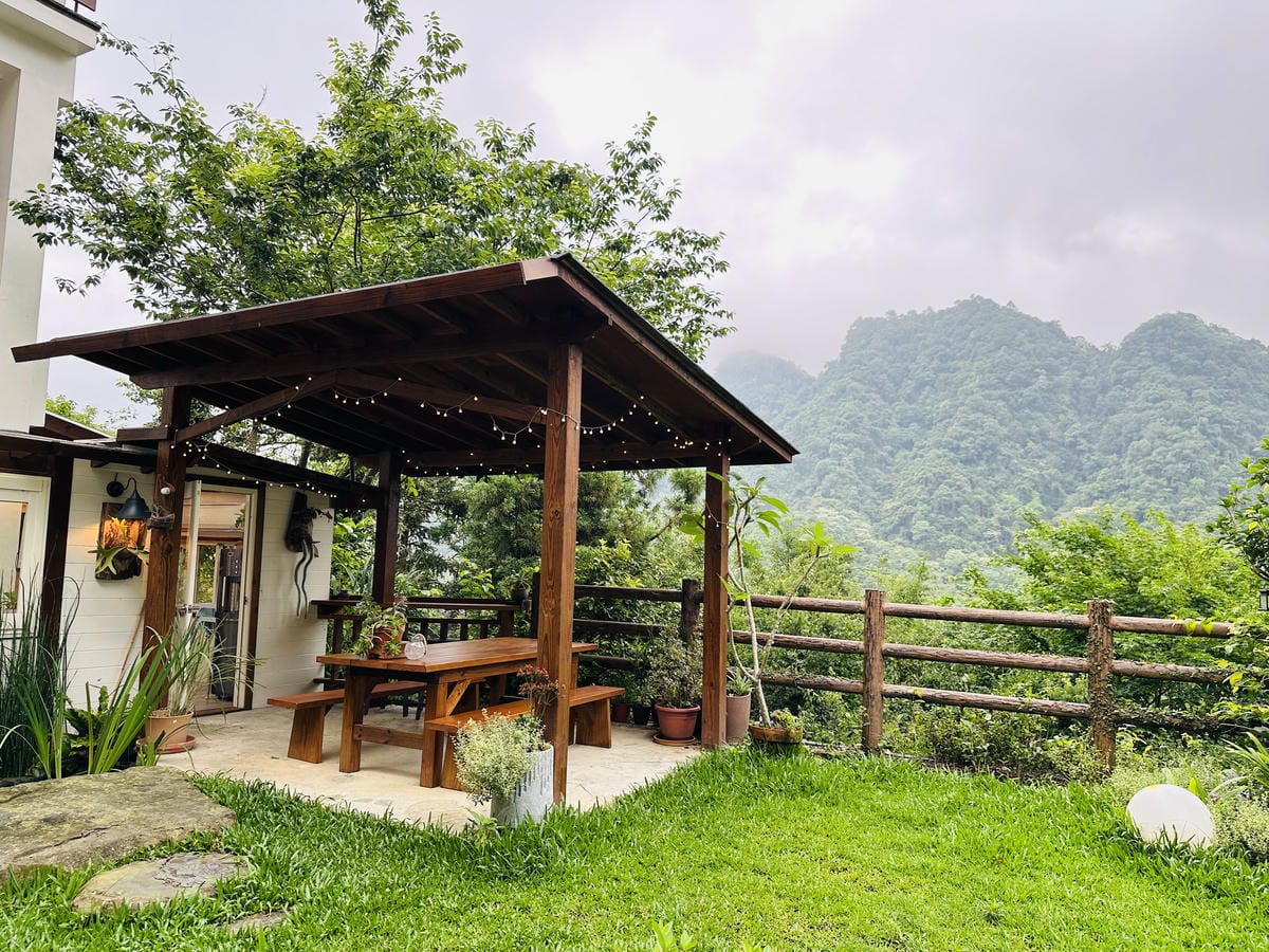 【山行寄野山行玫瑰】苗栗南庄山林秘境民宿與景觀咖啡廳,靜謐