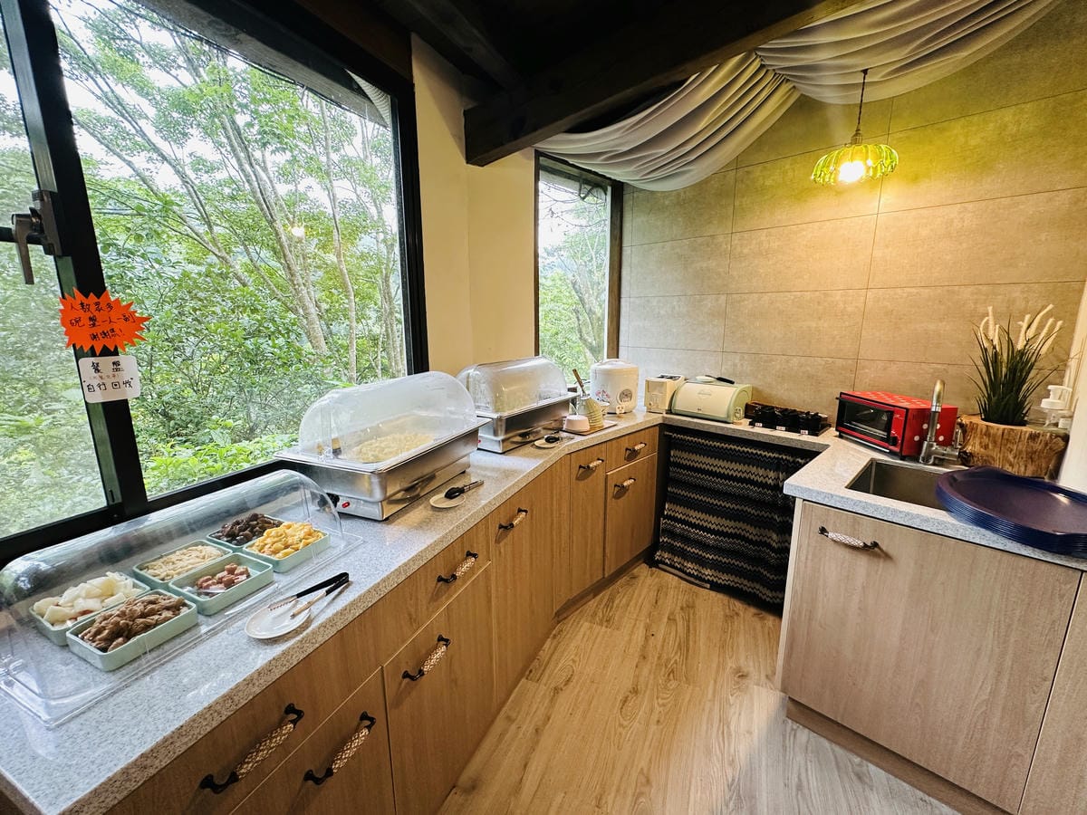 【山行寄野山行玫瑰】苗栗南庄山林秘境民宿與景觀咖啡廳,靜謐