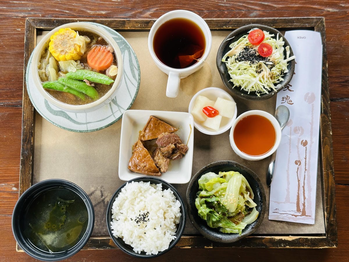 【山行寄野山行玫瑰】苗栗南庄山林秘境民宿與景觀咖啡廳,靜謐