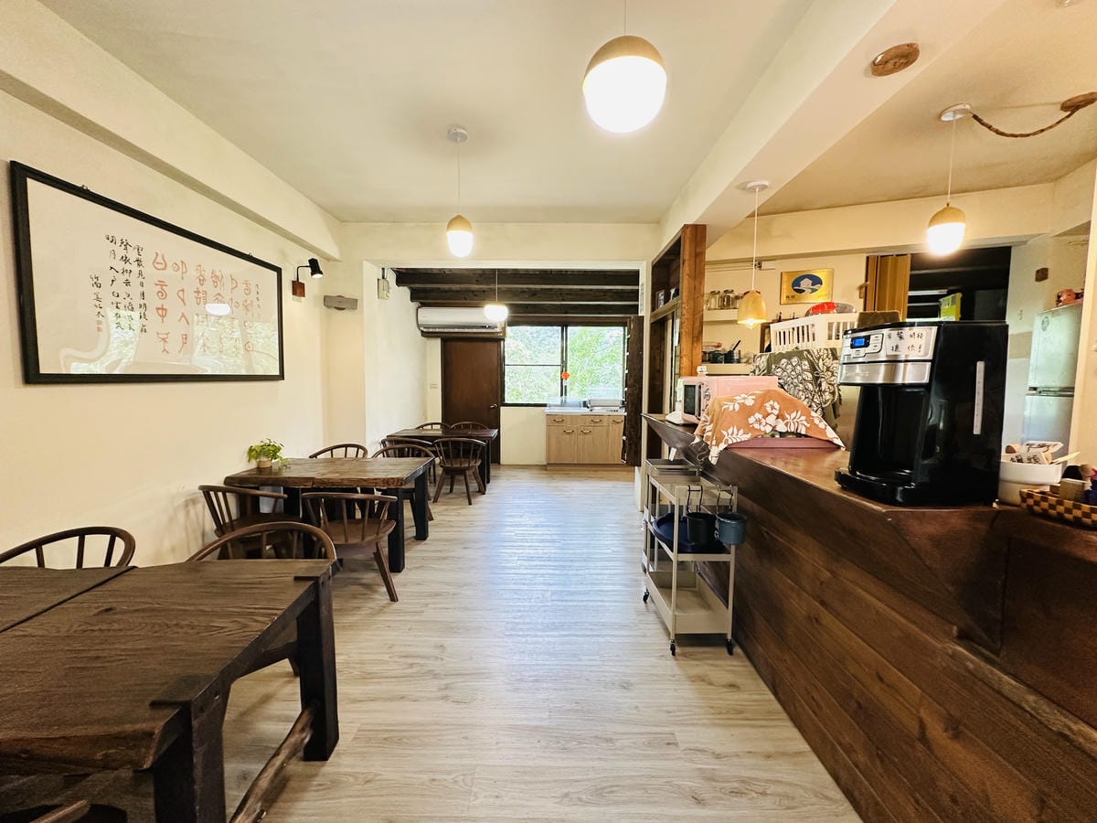 【山行寄野山行玫瑰】苗栗南庄山林秘境民宿與景觀咖啡廳,靜謐