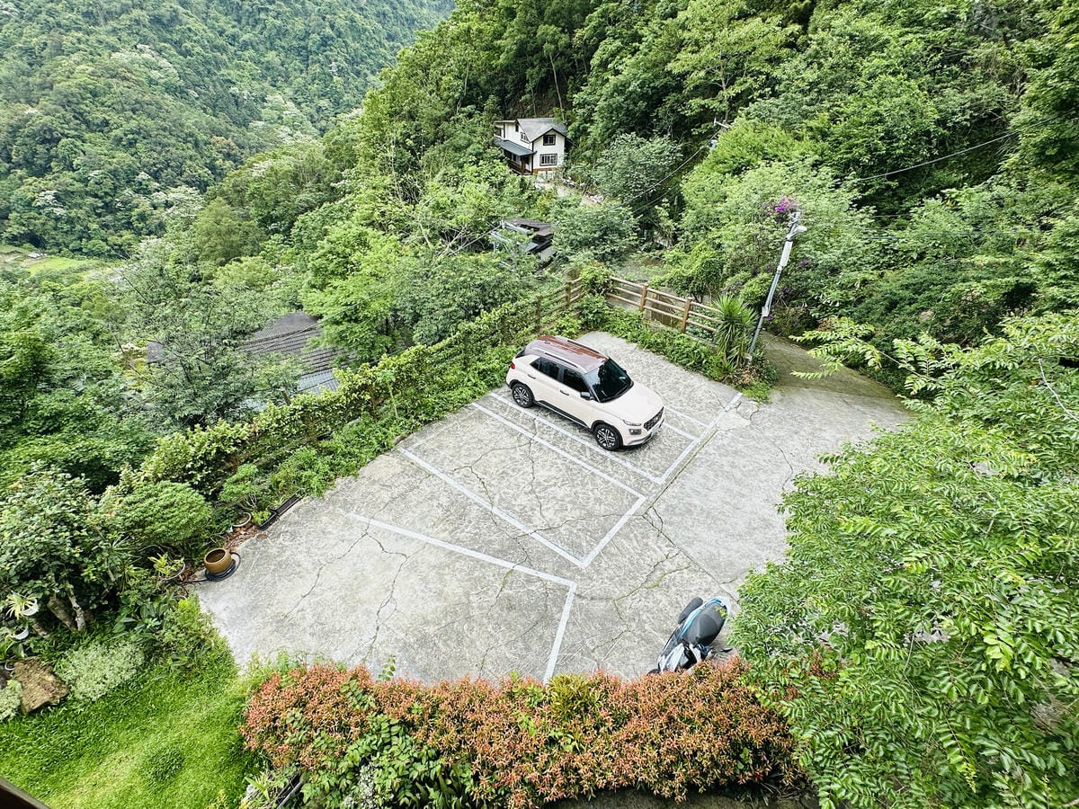 【山行寄野山行玫瑰】苗栗南庄山林秘境民宿與景觀咖啡廳,靜謐