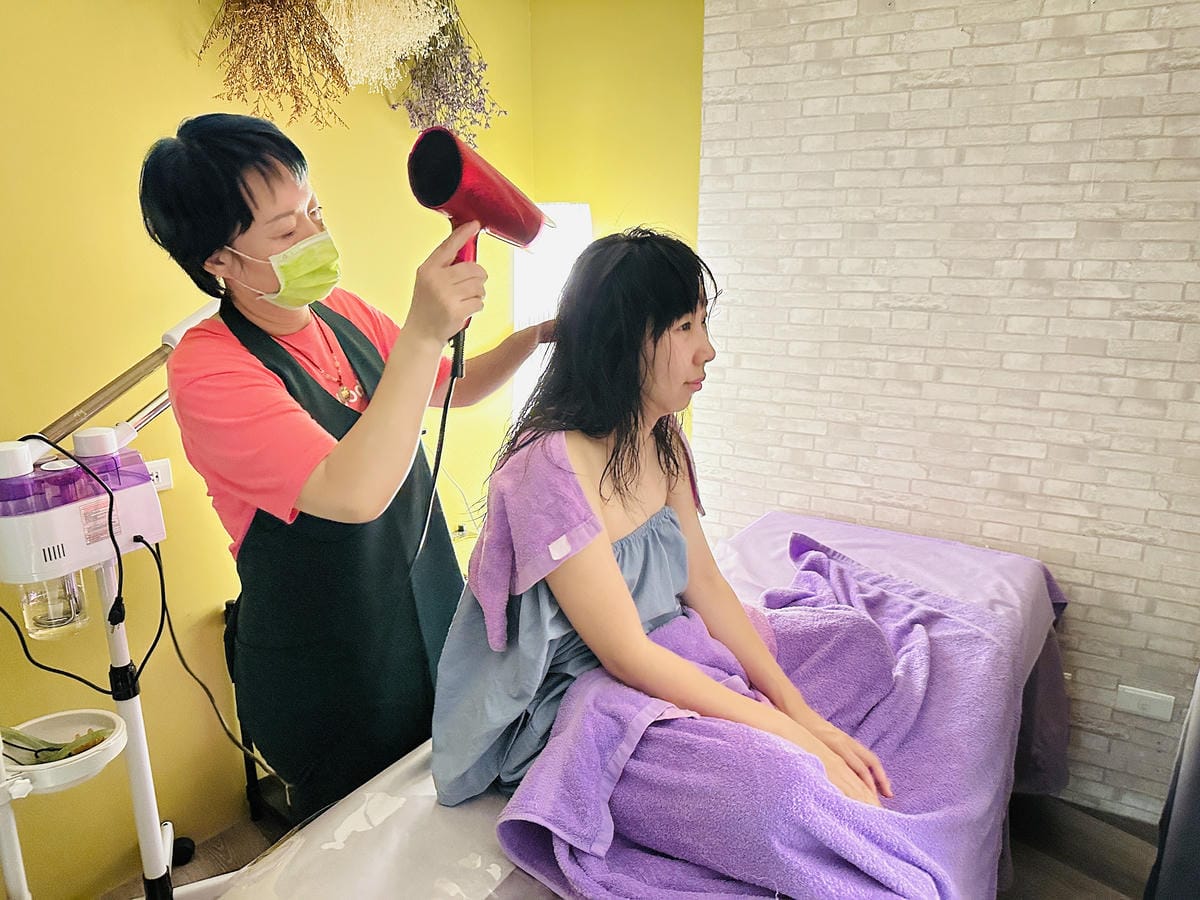 【亮足養生館】西門町按摩護理體驗推薦!媽媽放鬆首選舒適腳底