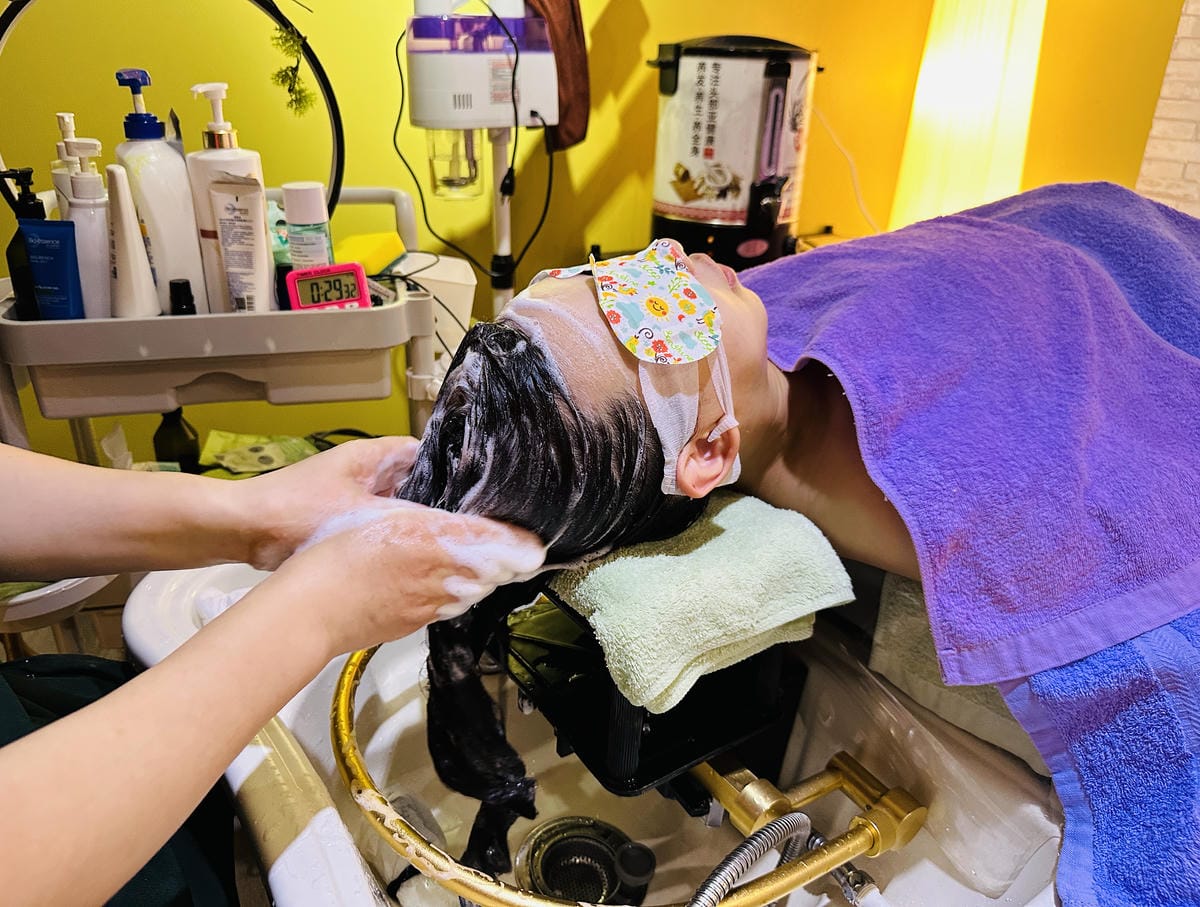 【亮足養生館】西門町按摩護理體驗推薦!媽媽放鬆首選舒適腳底