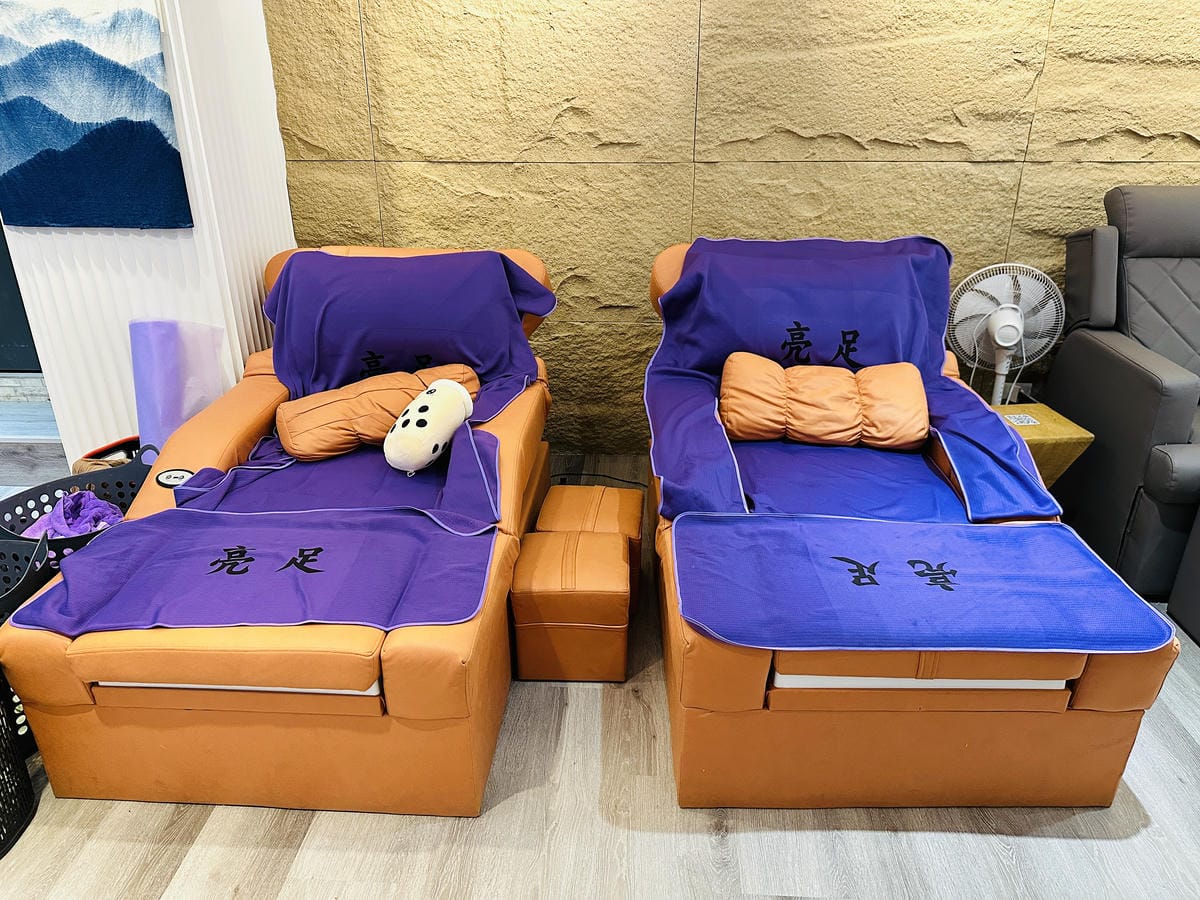 【亮足養生館】西門町按摩護理體驗推薦!媽媽放鬆首選舒適腳底