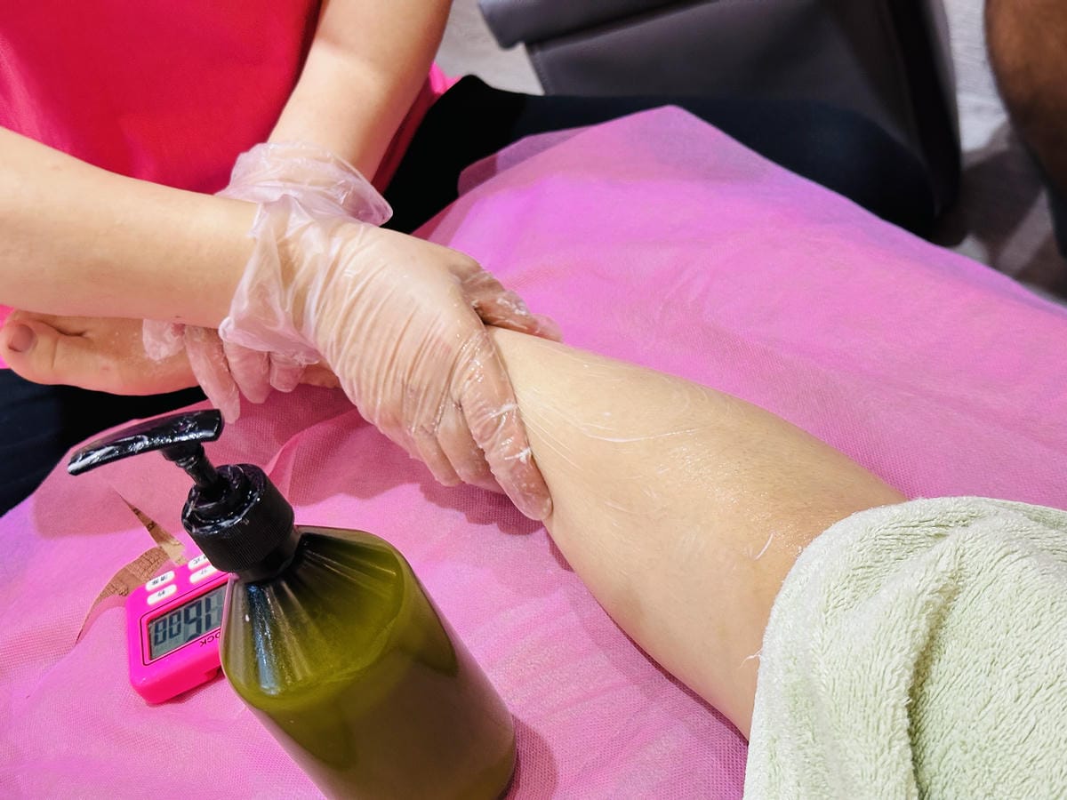 【亮足養生館】西門町按摩護理體驗推薦!媽媽放鬆首選舒適腳底