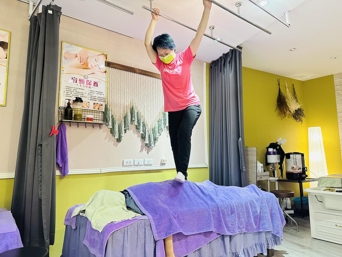 【亮足養生館】西門町按摩護理體驗推薦!媽媽放鬆首選舒適腳底