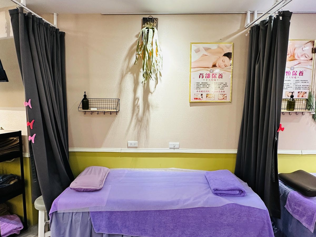 【亮足養生館】西門町按摩護理體驗推薦!媽媽放鬆首選舒適腳底