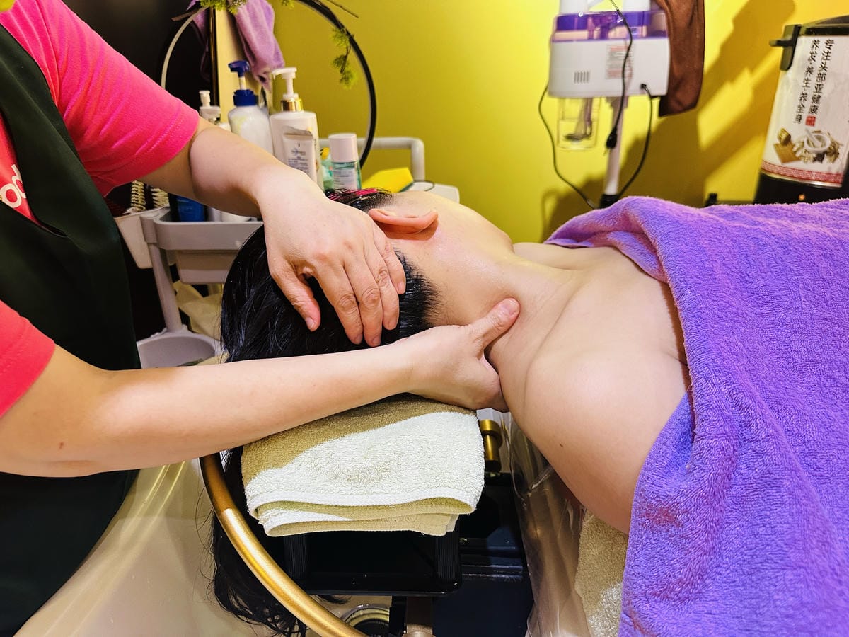 【亮足養生館】西門町按摩護理體驗推薦!媽媽放鬆首選舒適腳底