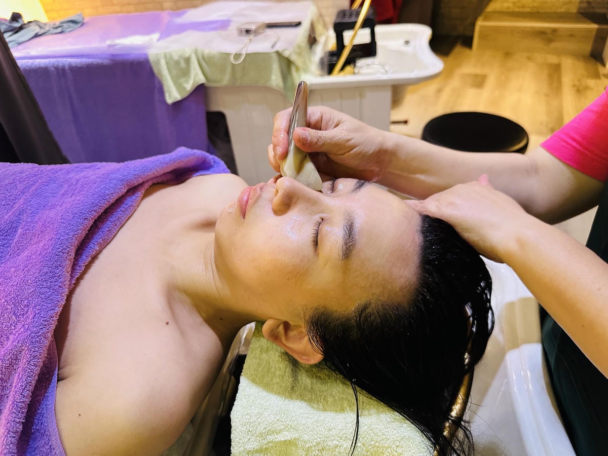 【亮足養生館】西門町按摩護理體驗推薦!媽媽放鬆首選舒適腳底