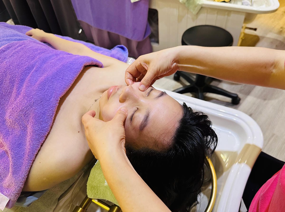 【亮足養生館】西門町按摩護理體驗推薦!媽媽放鬆首選舒適腳底