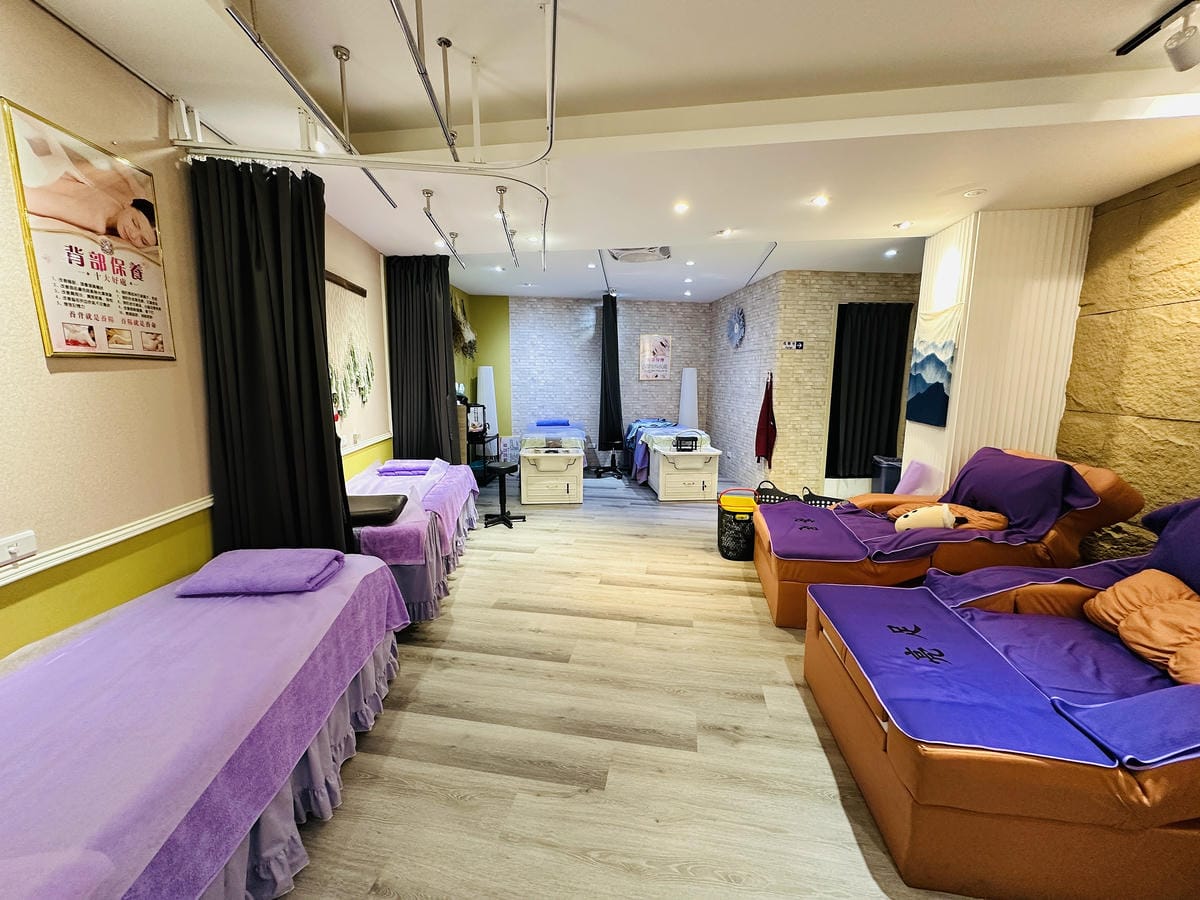 【亮足養生館】西門町按摩護理體驗推薦!媽媽放鬆首選舒適腳底