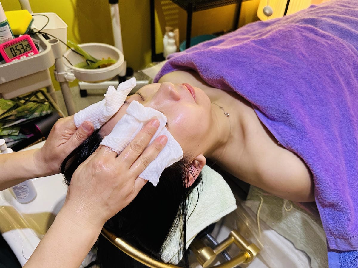 【亮足養生館】西門町按摩護理體驗推薦!媽媽放鬆首選舒適腳底