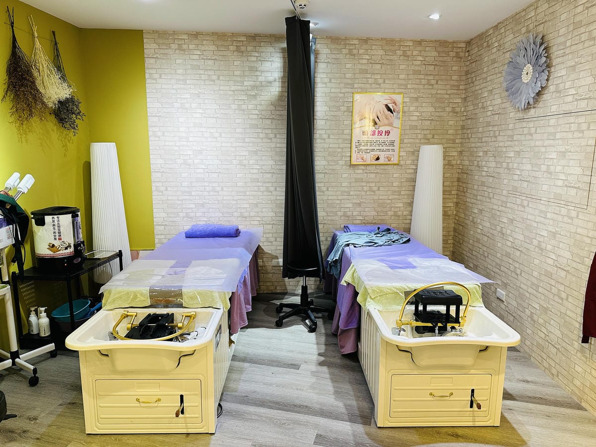 【亮足養生館】西門町按摩護理體驗推薦!媽媽放鬆首選舒適腳底
