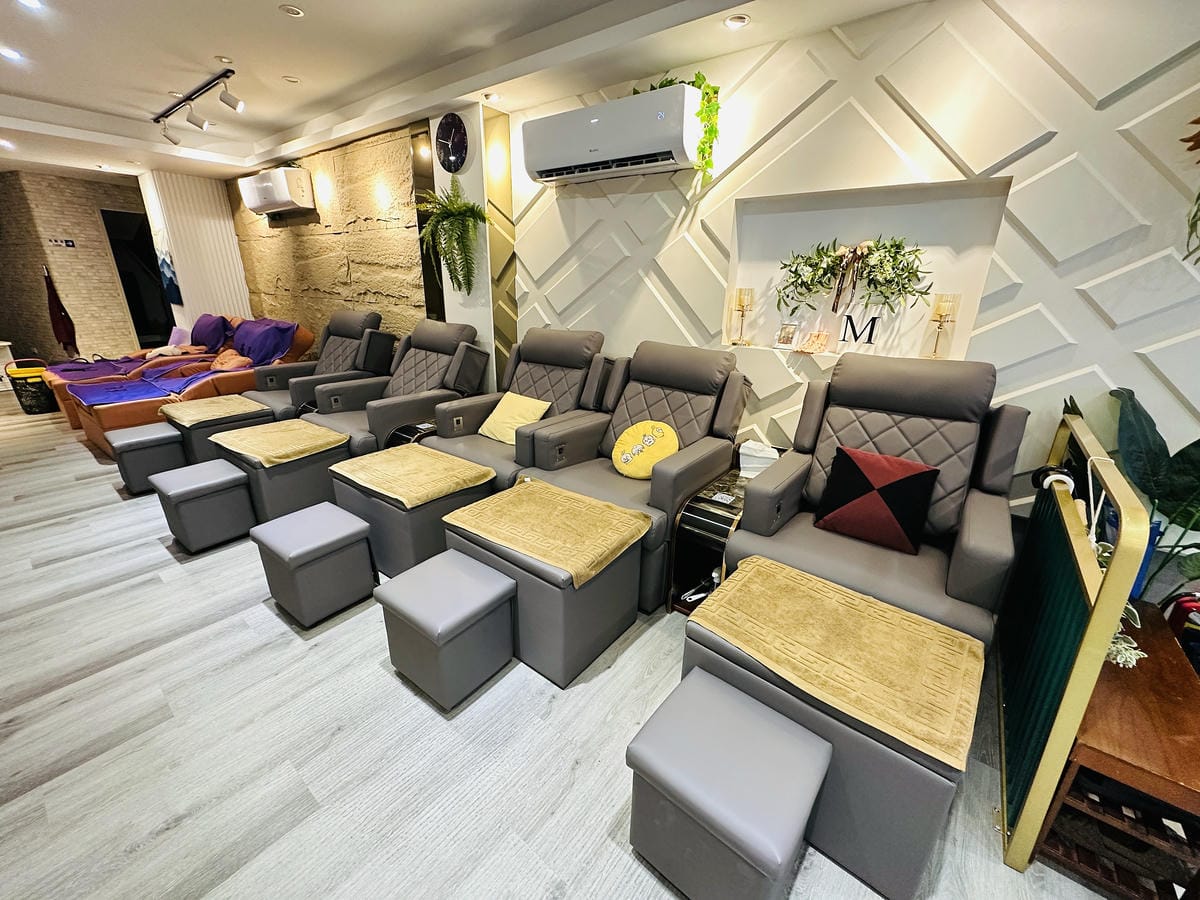 【亮足養生館】西門町按摩護理體驗推薦!媽媽放鬆首選舒適腳底