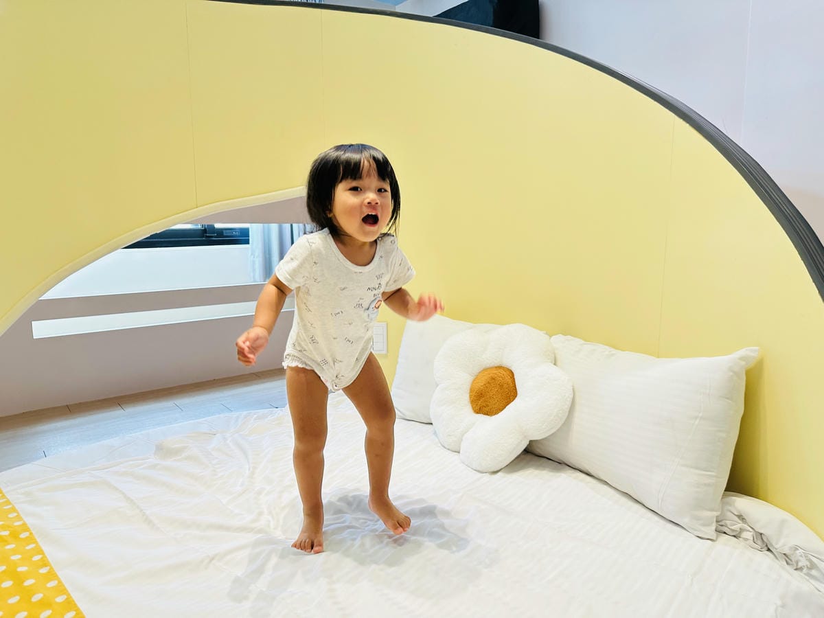 【黃色風箏】台南親子住宿開箱滑梯房、沙坑、搖搖馬玩到不想退