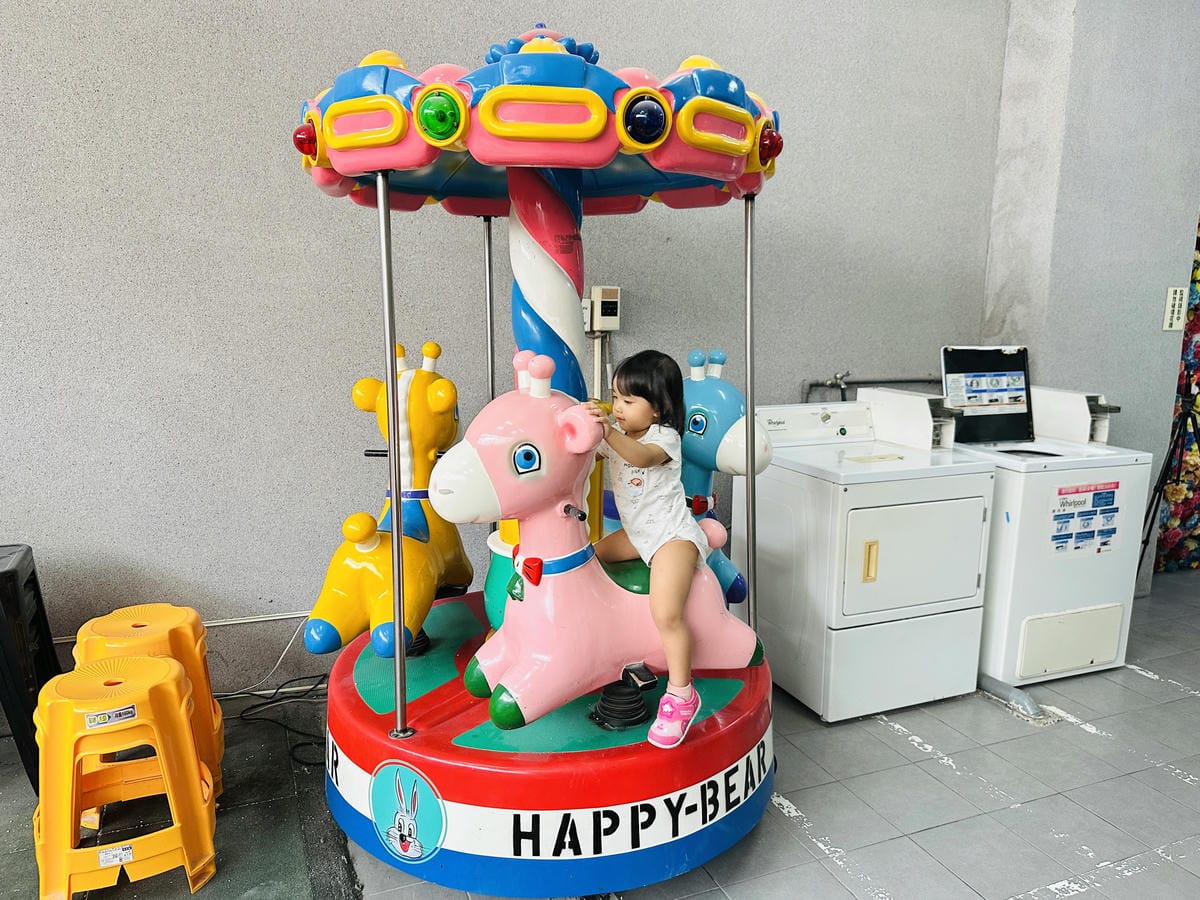 【黃色風箏】台南親子住宿開箱滑梯房、沙坑、搖搖馬玩到不想退
