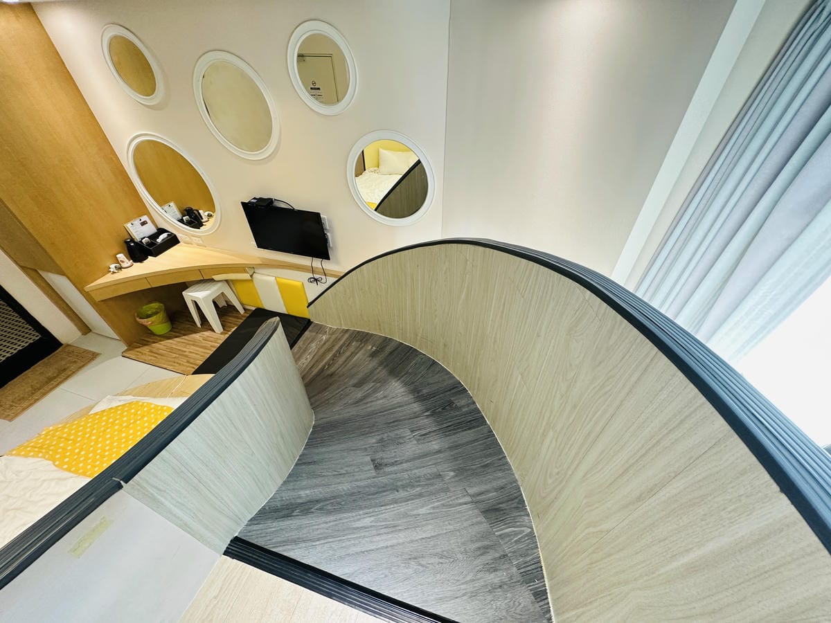 【黃色風箏】台南親子住宿開箱滑梯房、沙坑、搖搖馬玩到不想退