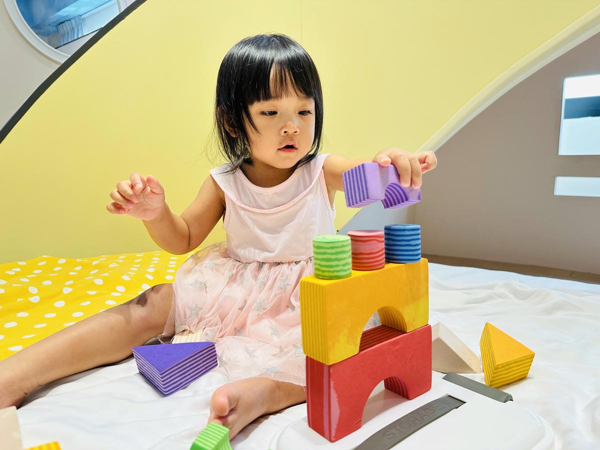 【黃色風箏】台南親子住宿開箱滑梯房、沙坑、搖搖馬玩到不想退