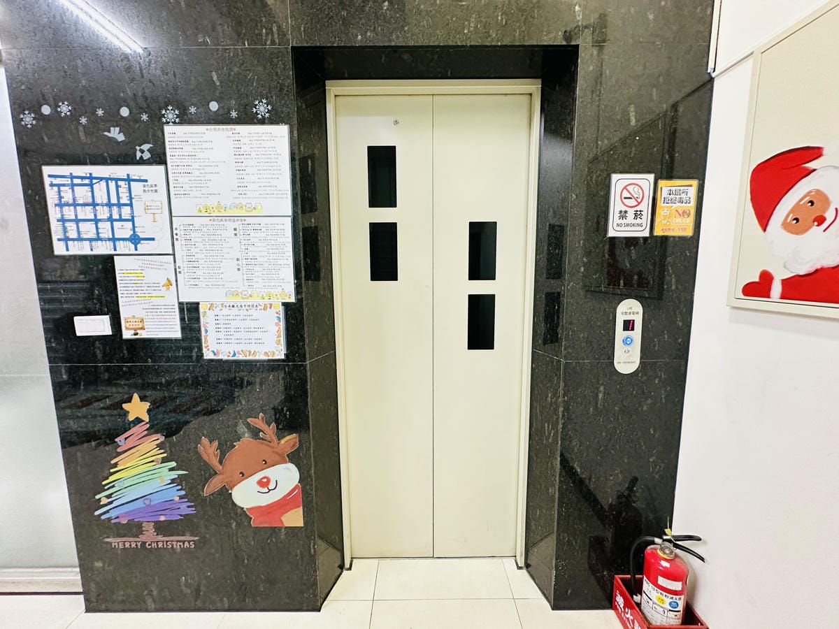 【黃色風箏】台南親子住宿開箱滑梯房、沙坑、搖搖馬玩到不想退