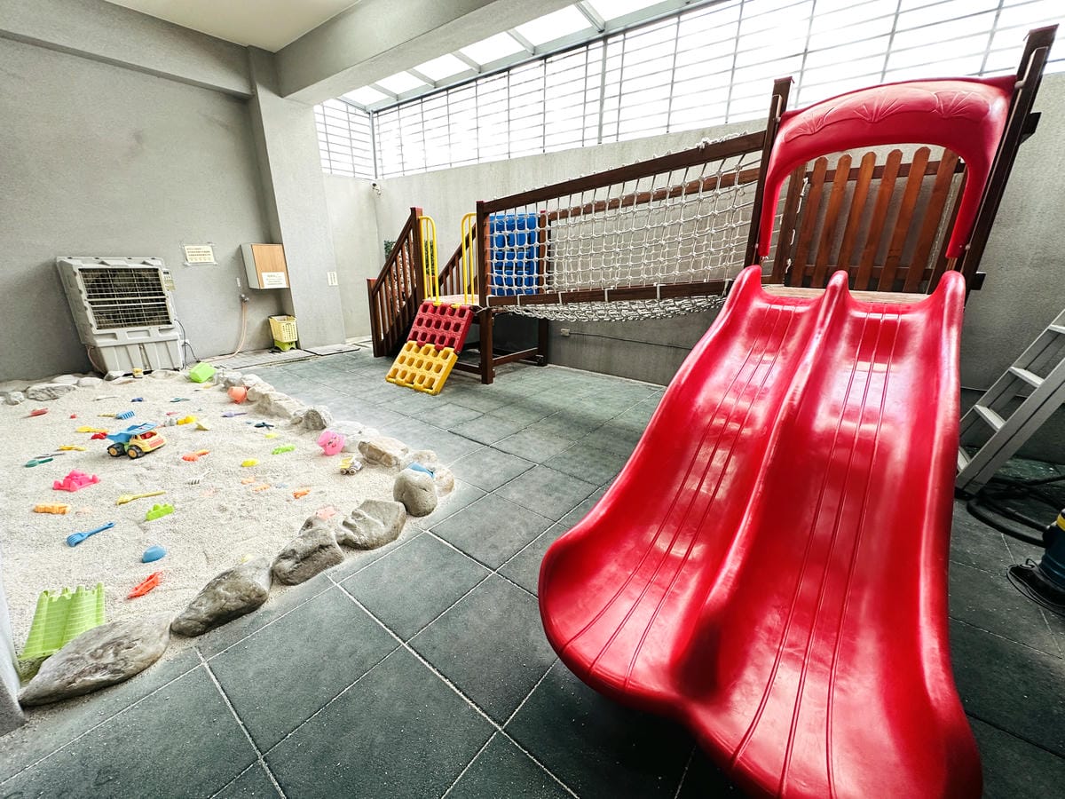 【黃色風箏】台南親子住宿開箱滑梯房、沙坑、搖搖馬玩到不想退