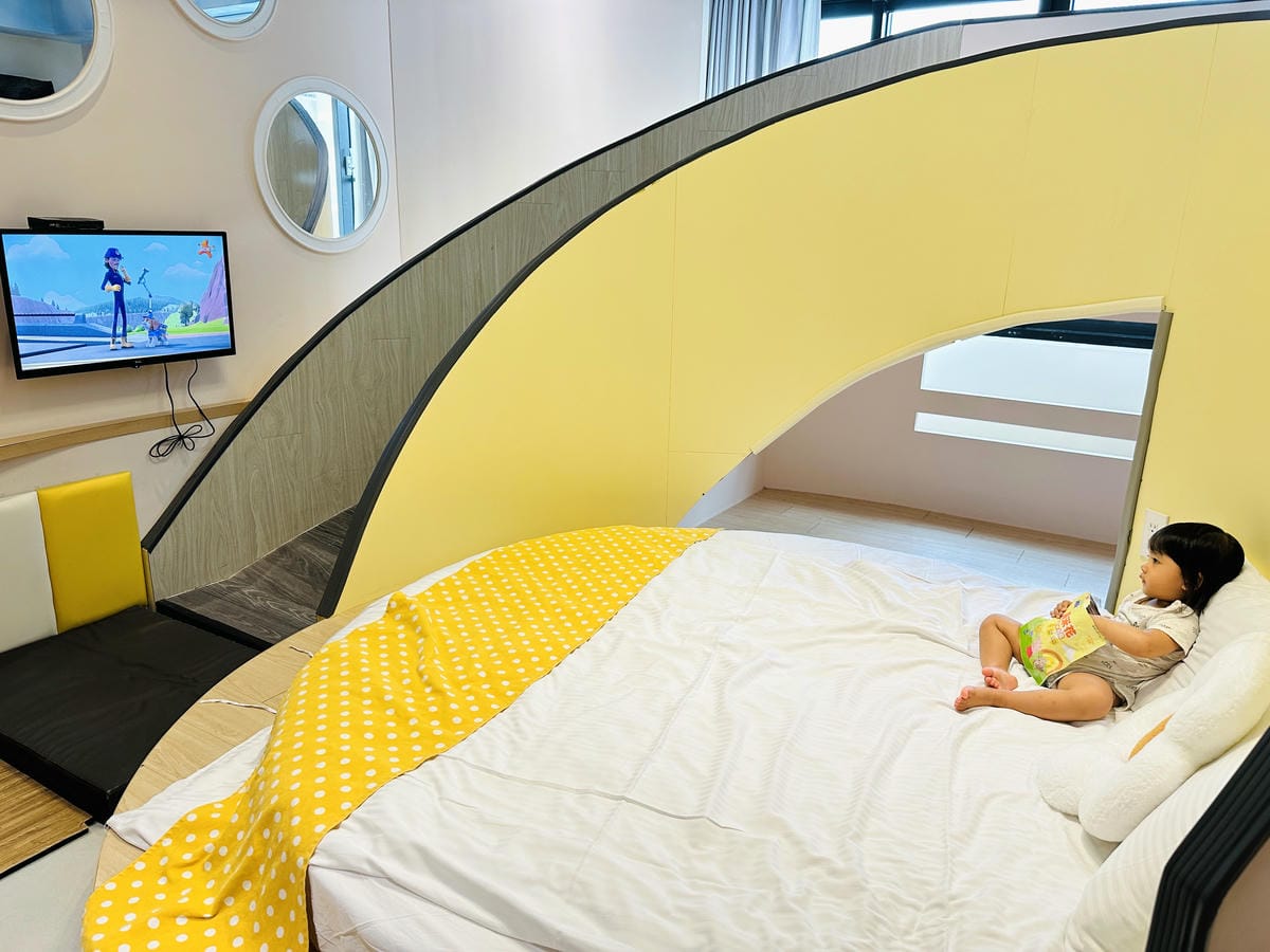 【黃色風箏】台南親子住宿開箱滑梯房、沙坑、搖搖馬玩到不想退