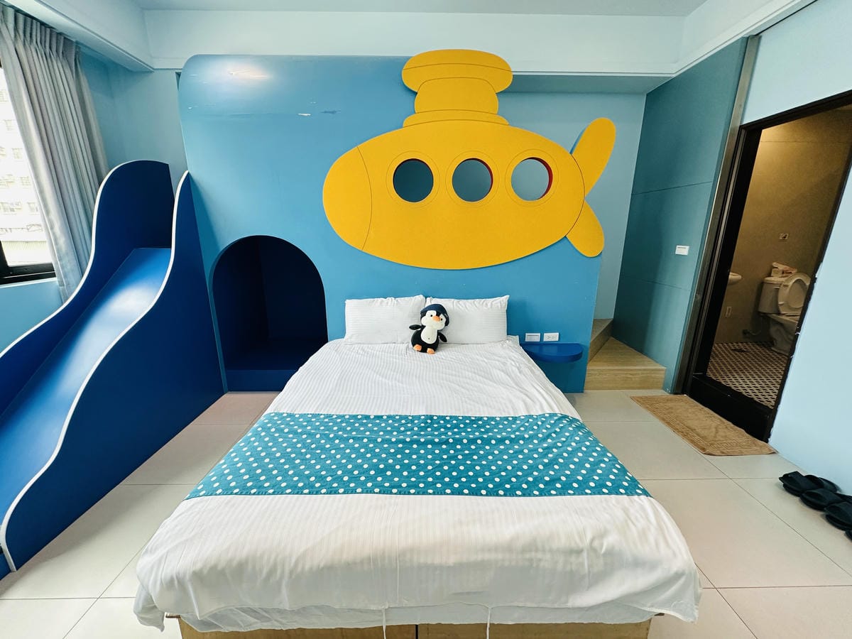 【黃色風箏】台南親子住宿開箱滑梯房、沙坑、搖搖馬玩到不想退