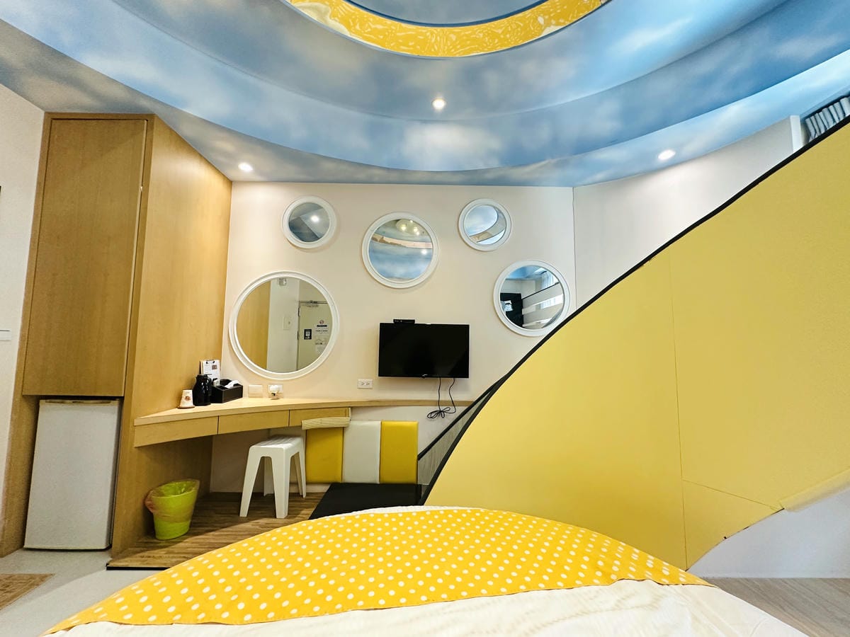 【黃色風箏】台南親子住宿開箱滑梯房、沙坑、搖搖馬玩到不想退