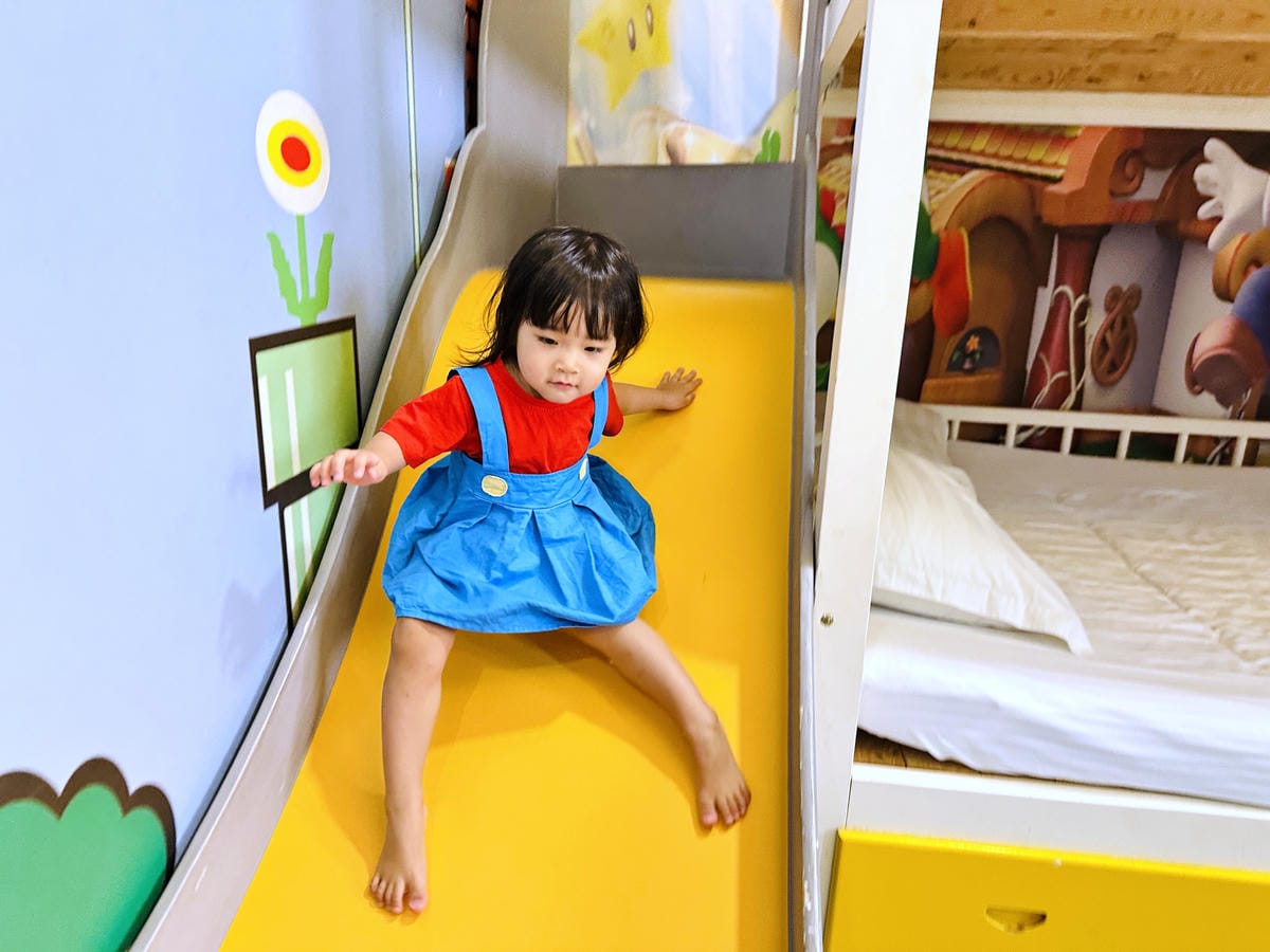 【趣遊赤崁】台南滑梯親子民宿推薦走進瑪莉歐主題房!紅白機童