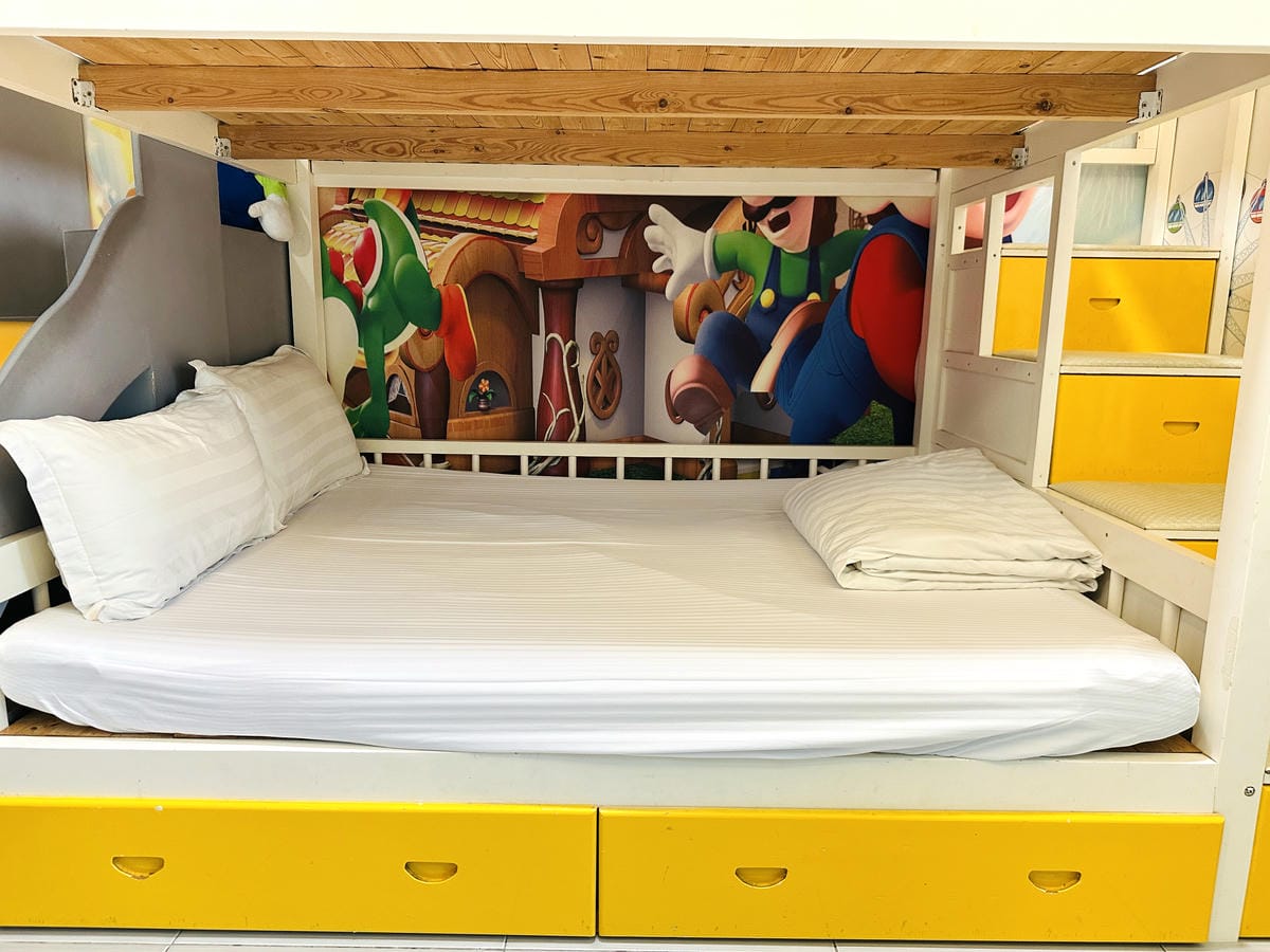 【趣遊赤崁】台南滑梯親子民宿推薦走進瑪莉歐主題房!紅白機童