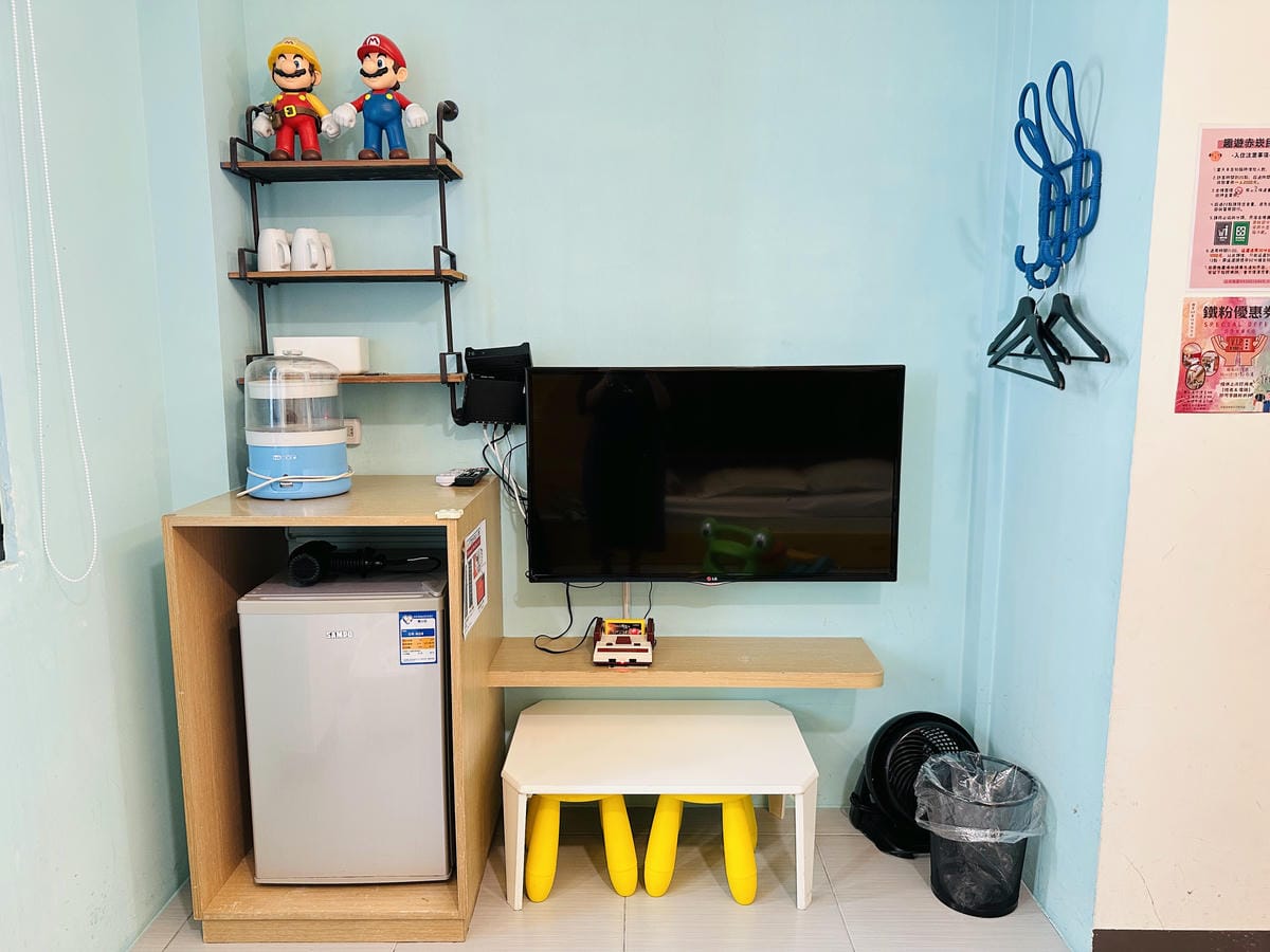 【趣遊赤崁】台南滑梯親子民宿推薦走進瑪莉歐主題房!紅白機童