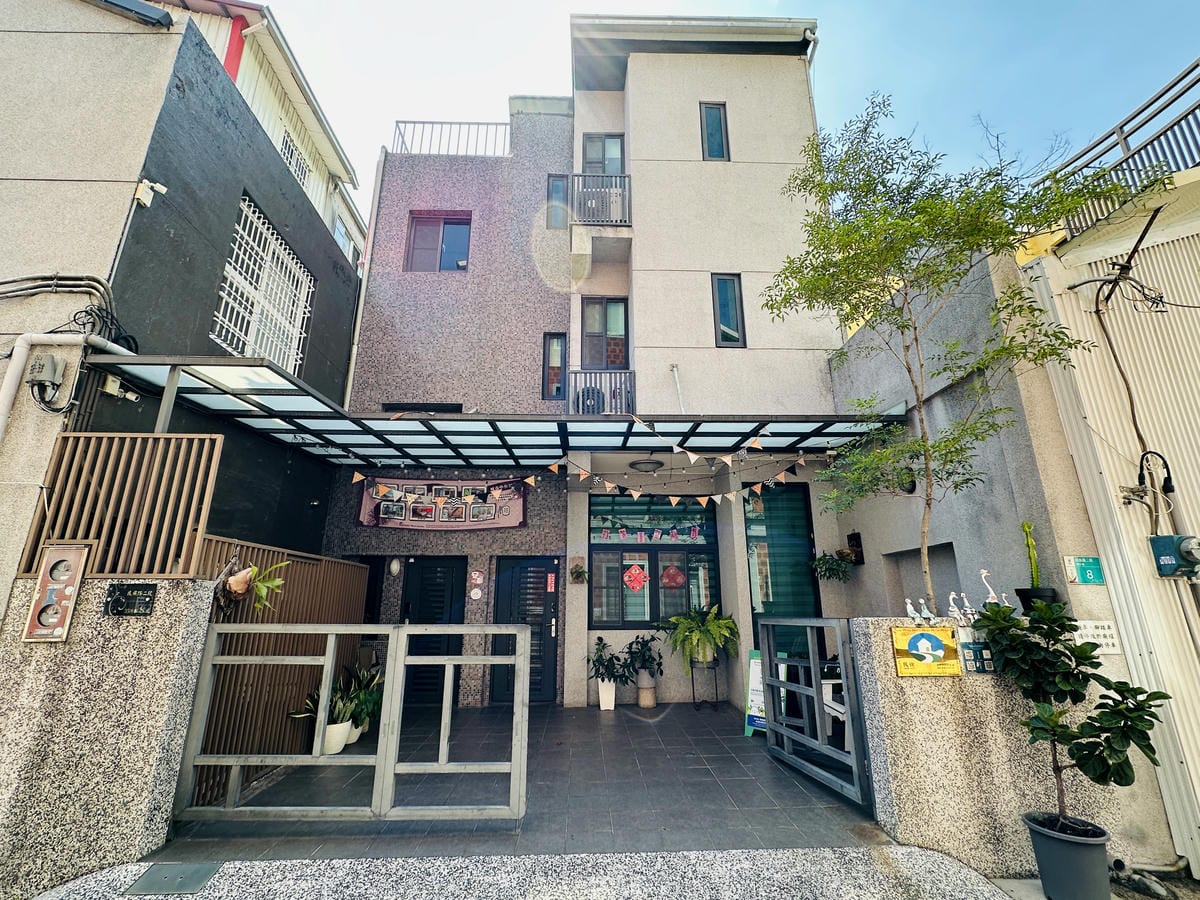 【趣遊赤崁】台南滑梯親子民宿推薦走進瑪莉歐主題房!紅白機童