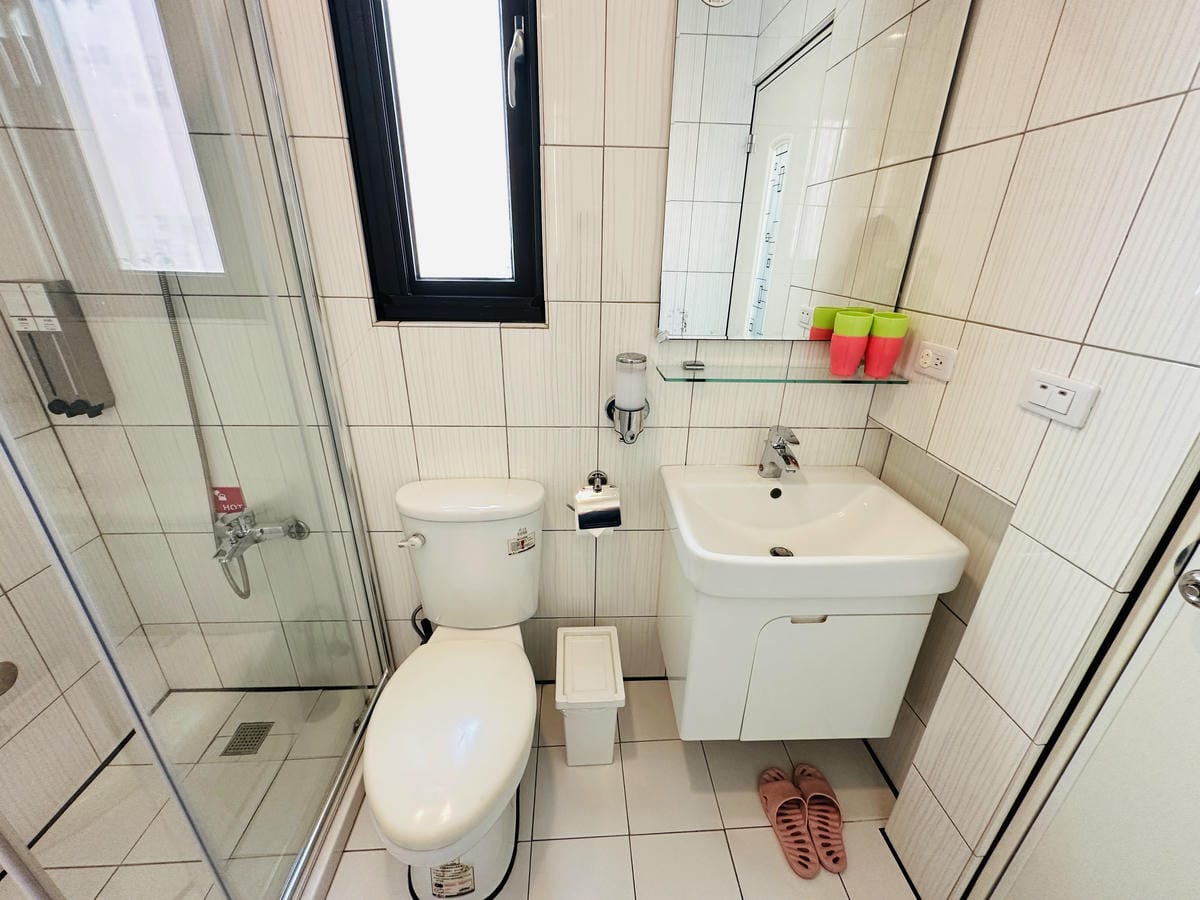 【趣遊赤崁】台南滑梯親子民宿推薦走進瑪莉歐主題房!紅白機童