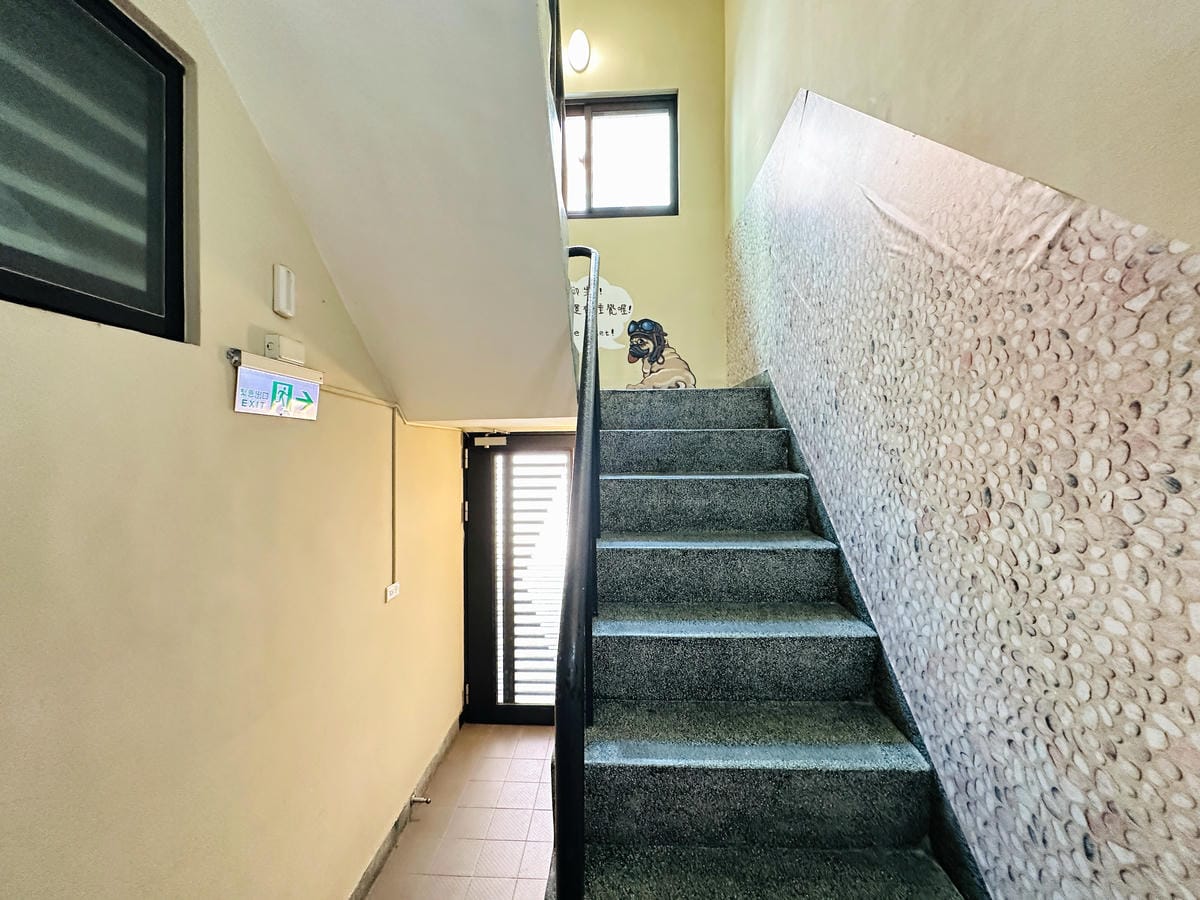 【趣遊赤崁】台南滑梯親子民宿推薦走進瑪莉歐主題房!紅白機童