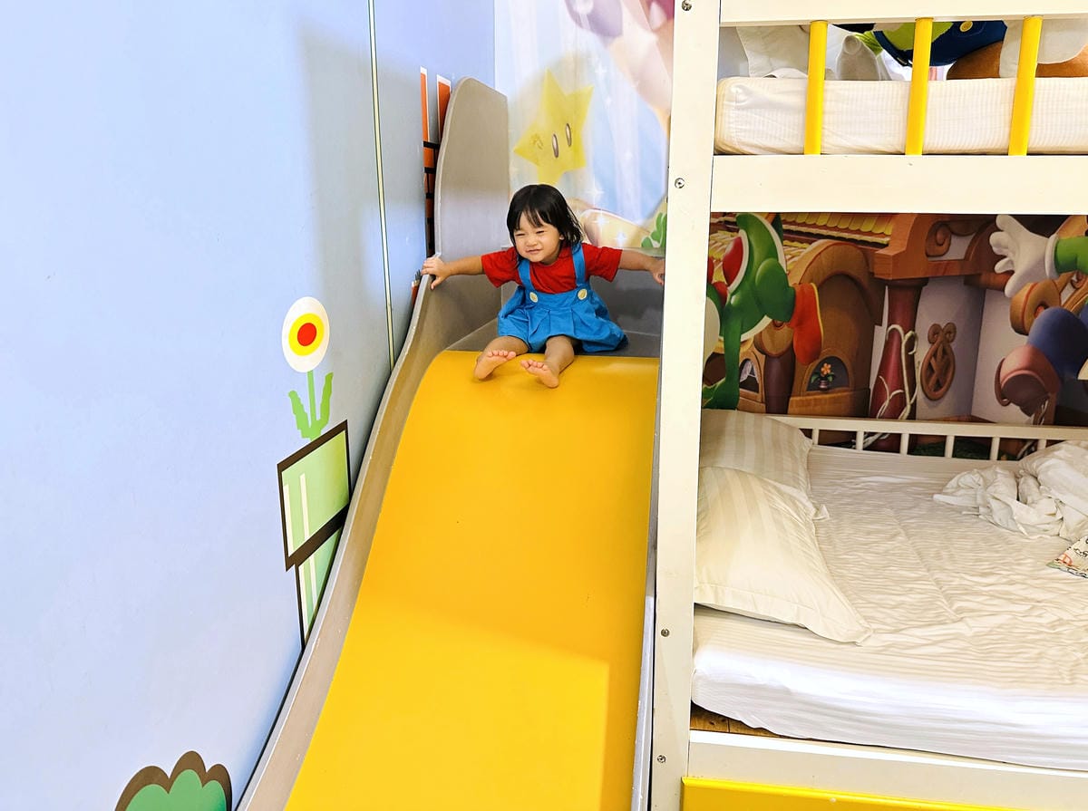 【趣遊赤崁】台南滑梯親子民宿推薦走進瑪莉歐主題房!紅白機童