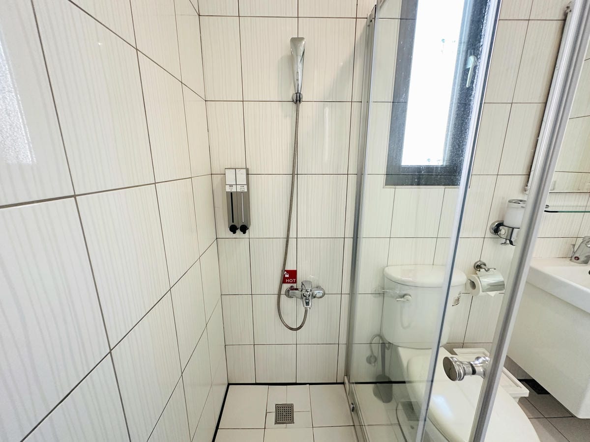 【趣遊赤崁】台南滑梯親子民宿推薦走進瑪莉歐主題房!紅白機童