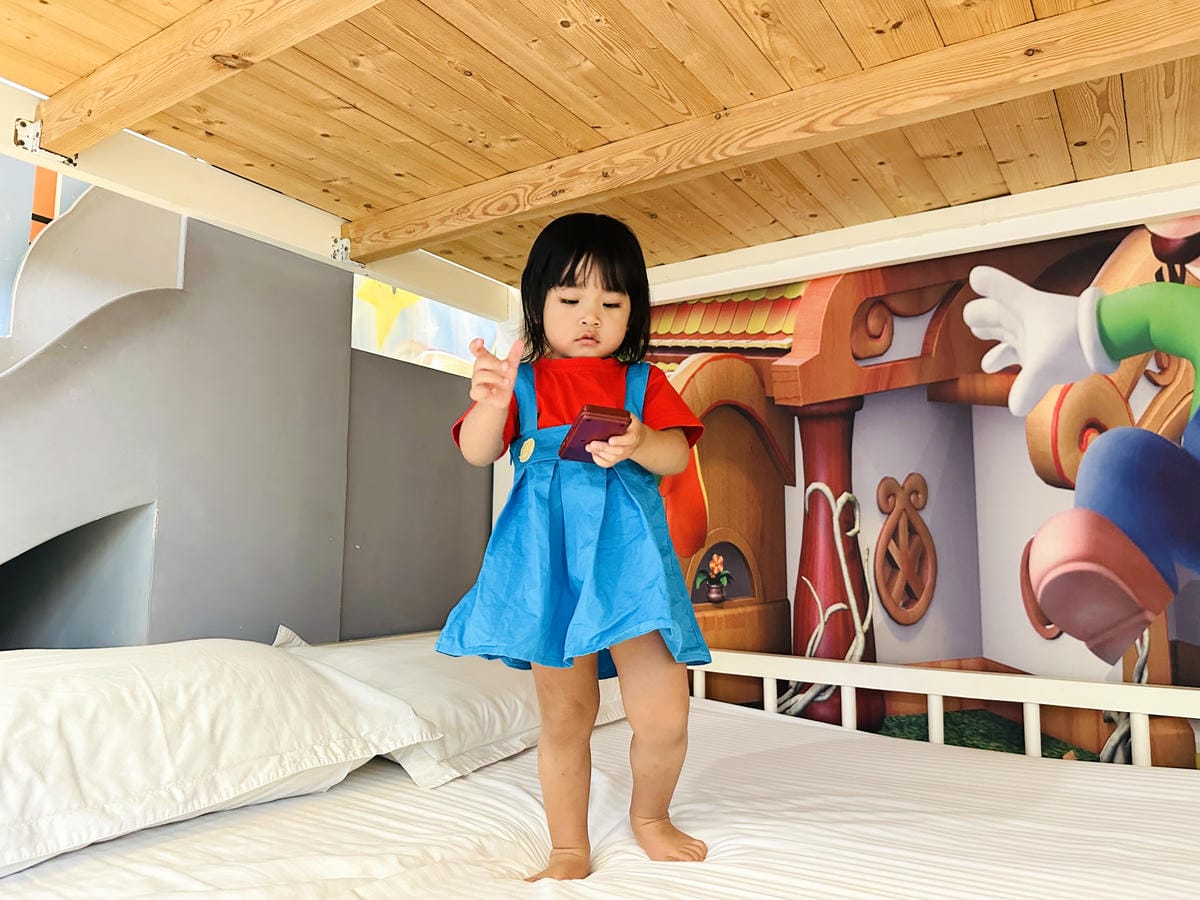 【趣遊赤崁】台南滑梯親子民宿推薦走進瑪莉歐主題房!紅白機童