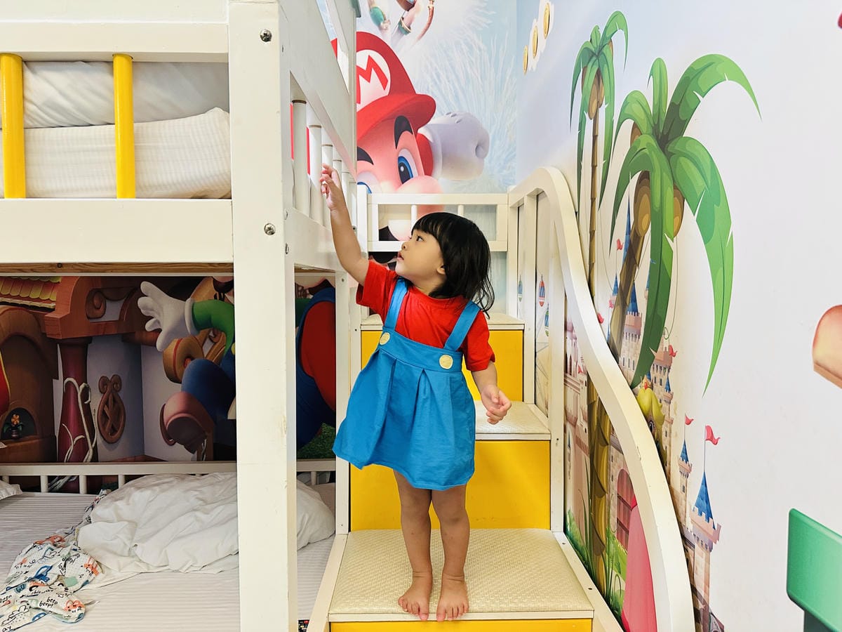 【趣遊赤崁】台南滑梯親子民宿推薦走進瑪莉歐主題房!紅白機童